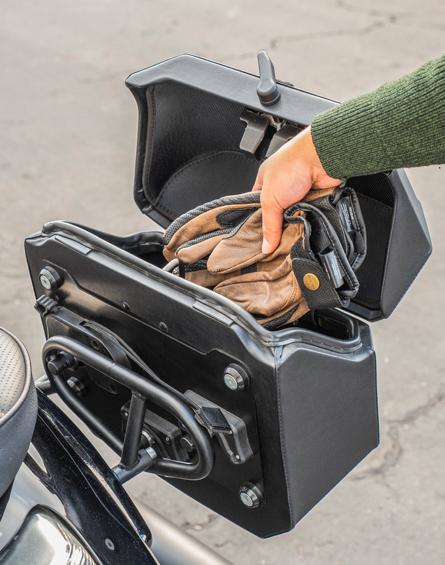 Viking 20L Outlaw Quick-Mount Suzuki Boulevard M109 VZR1800 Hard