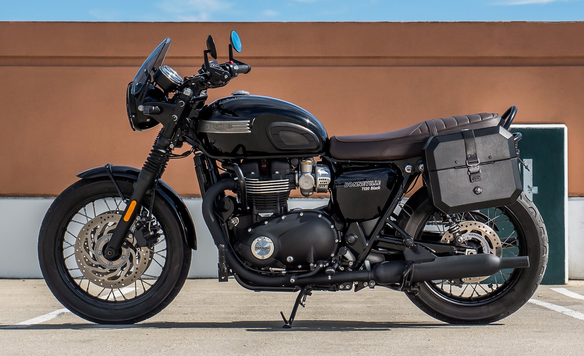 20L - Outlaw Quick-Mount Small Triumph Bonneville T120 Leather Wrapped Hard Saddlebags Lifestyle Image @expand