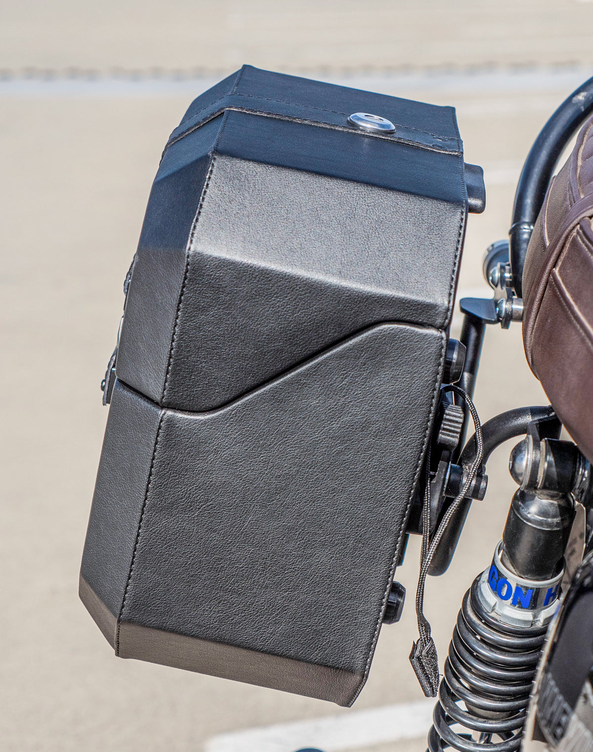 20L - Outlaw Quick-Mount Small Triumph Bonneville T120 Leather Wrapped Hard Saddlebags