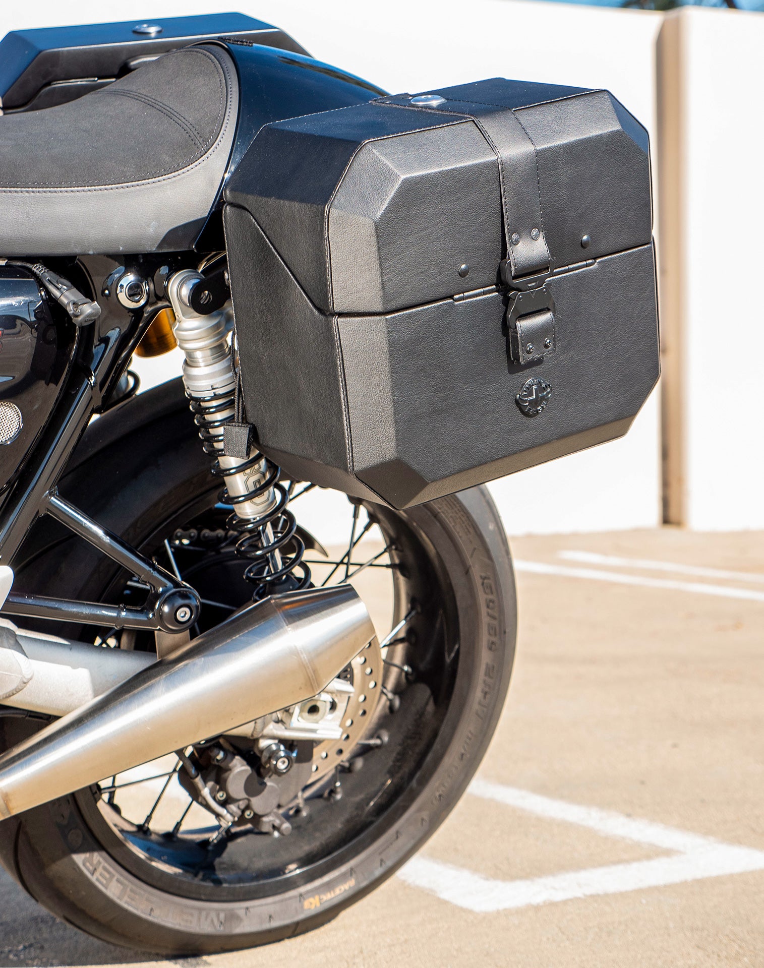 20L - Outlaw Quick-Mount Small Triumph Thruxton RS Leather Wrapped Hard Saddlebags Life Style 2