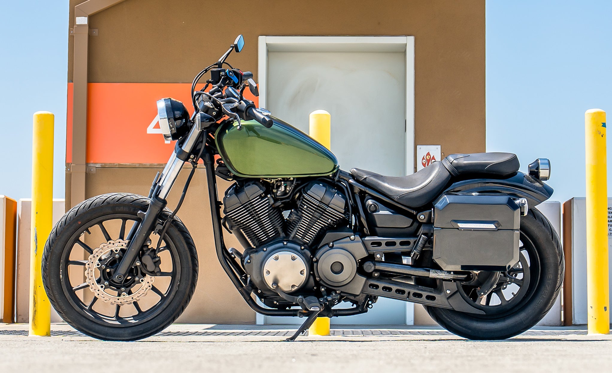 20L - Outlaw Quick-Mount Small Yamaha Bolt Specific Painted Hard Saddlebags Life Style Photo @expand