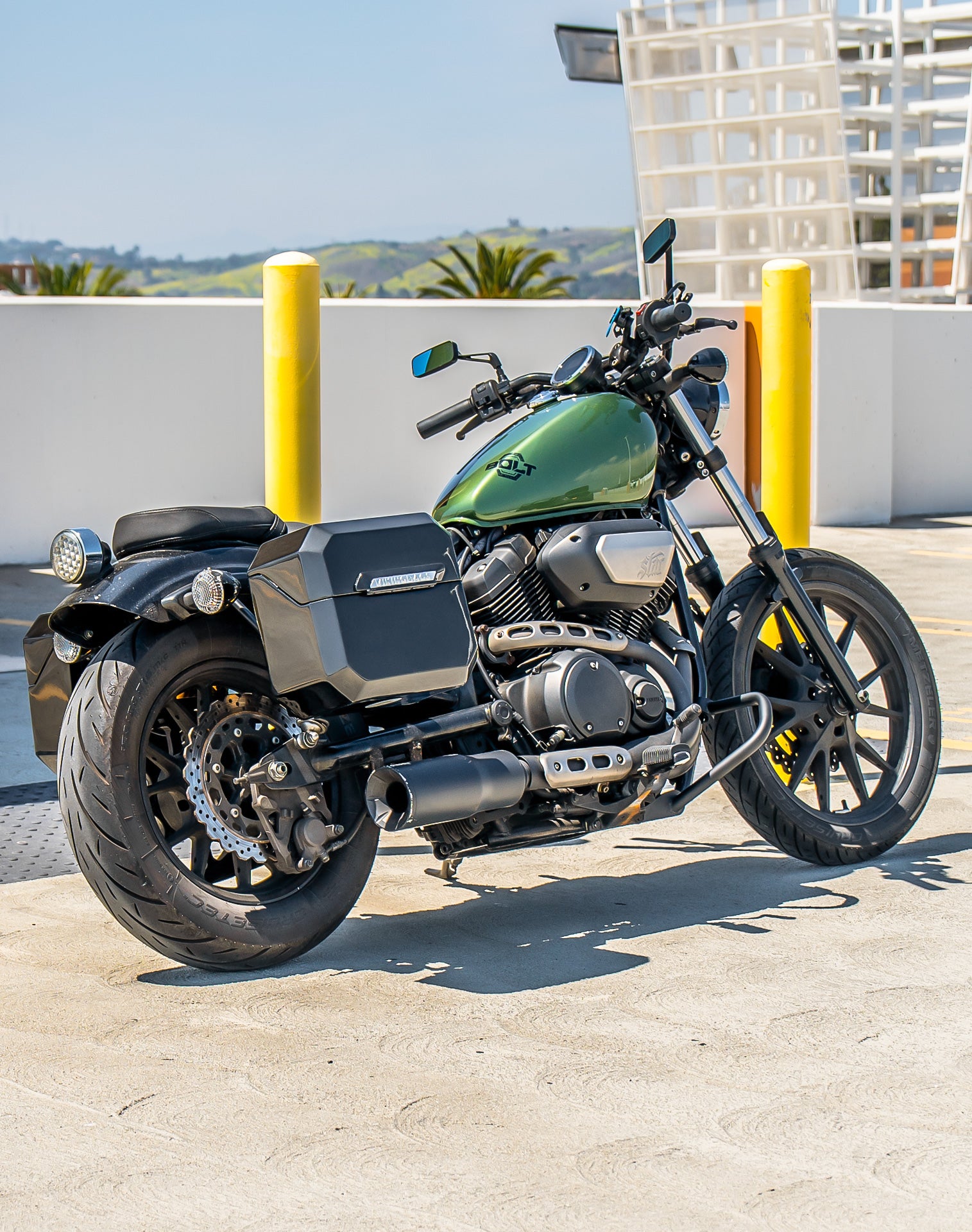 20L - Outlaw Quick-Mount Small Yamaha Bolt Specific Painted Hard Saddlebags Life style 1