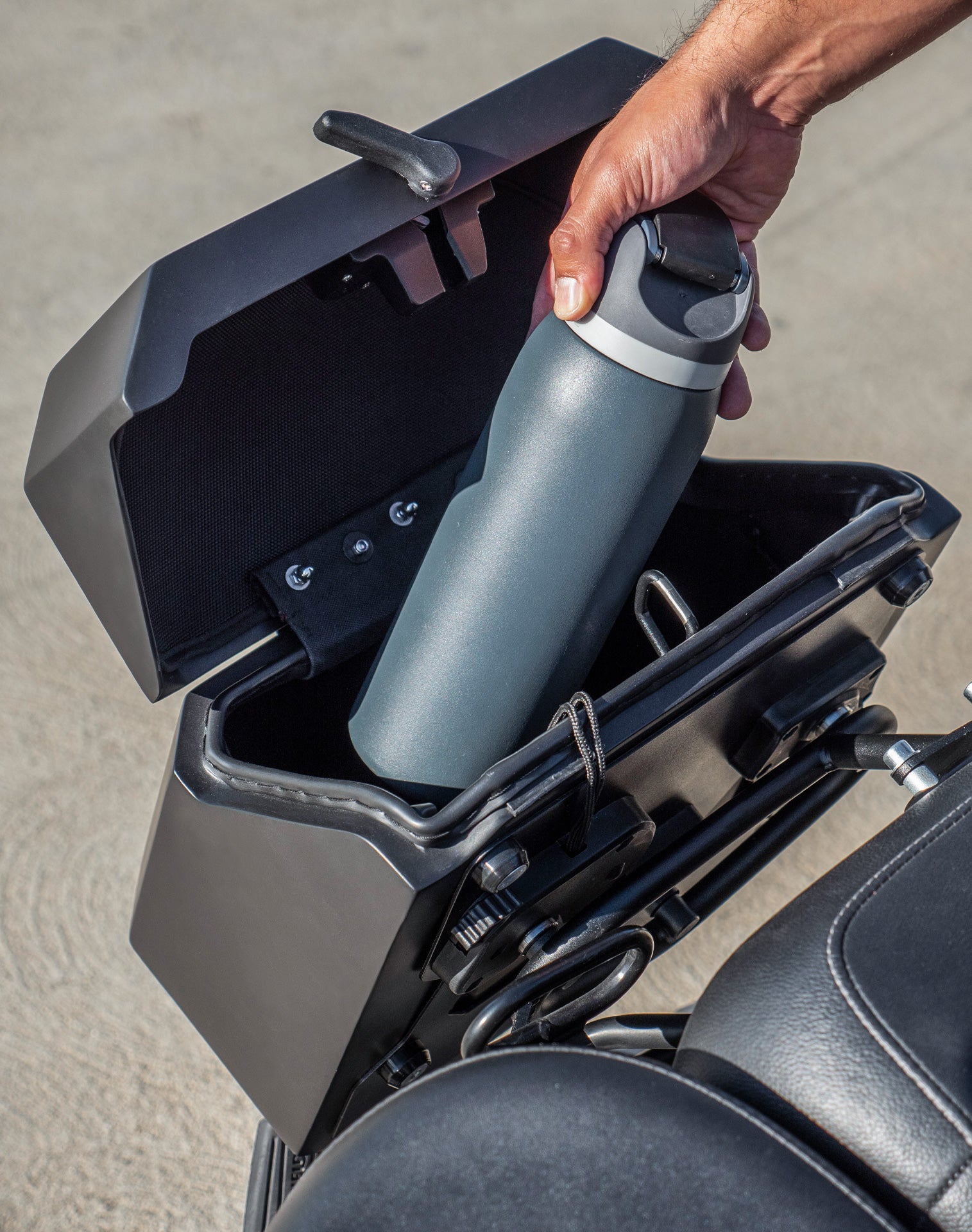 30L - Outlaw Quick-Mount Medium Royal Enfield Classic 350 Matte Hard Saddlebags Life style 4