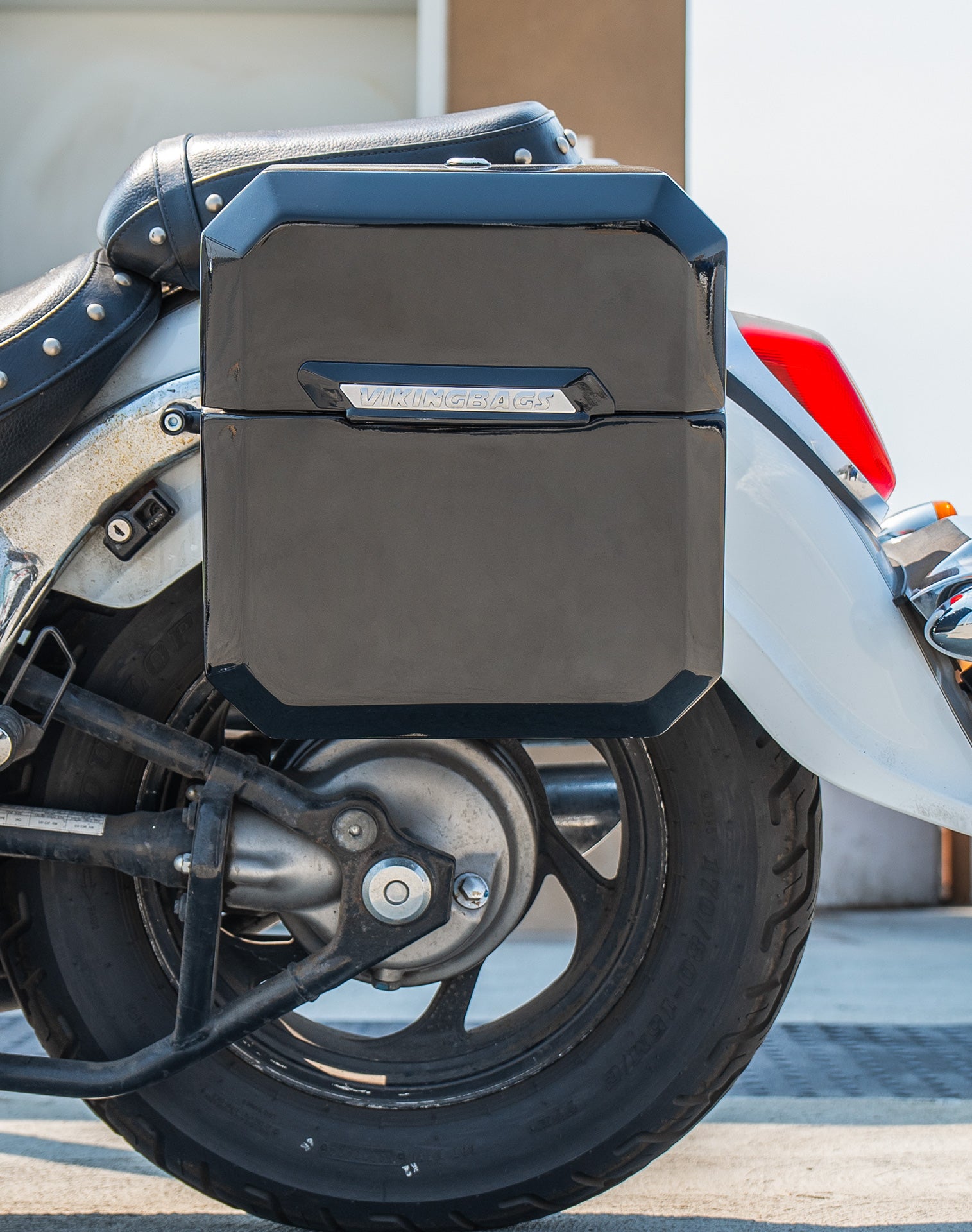 30L - Outlaw Quick Mount Medium Suzuki Boulevard C50 VL800 Painted Hard Saddlebags Life style 2