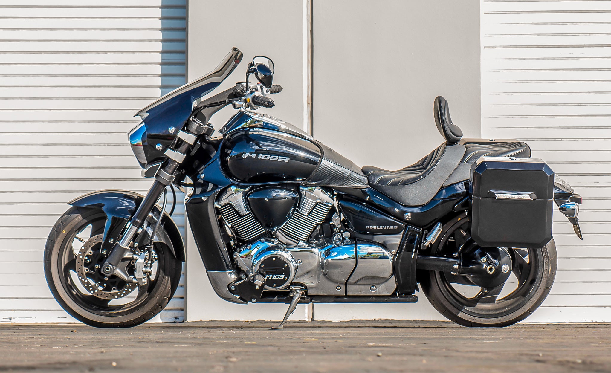 30L - Outlaw Quick Mount Medium Suzuki Boulevard M109 VZR1800 Painted Hard Saddlebags Life Style Photo @expand