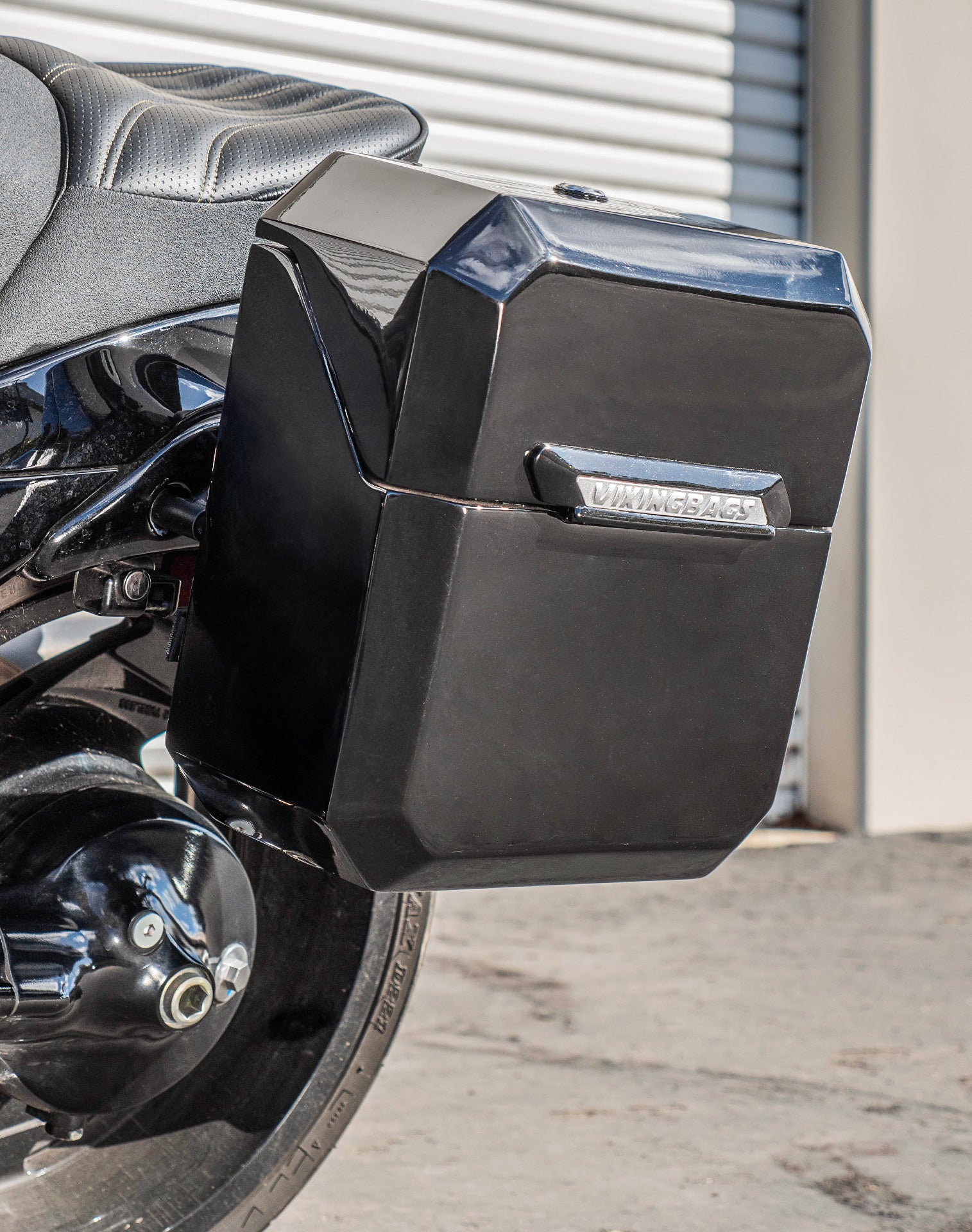 30L - Outlaw Quick Mount Medium Suzuki Boulevard M109 VZR1800 Painted Hard Saddlebags Life style 2