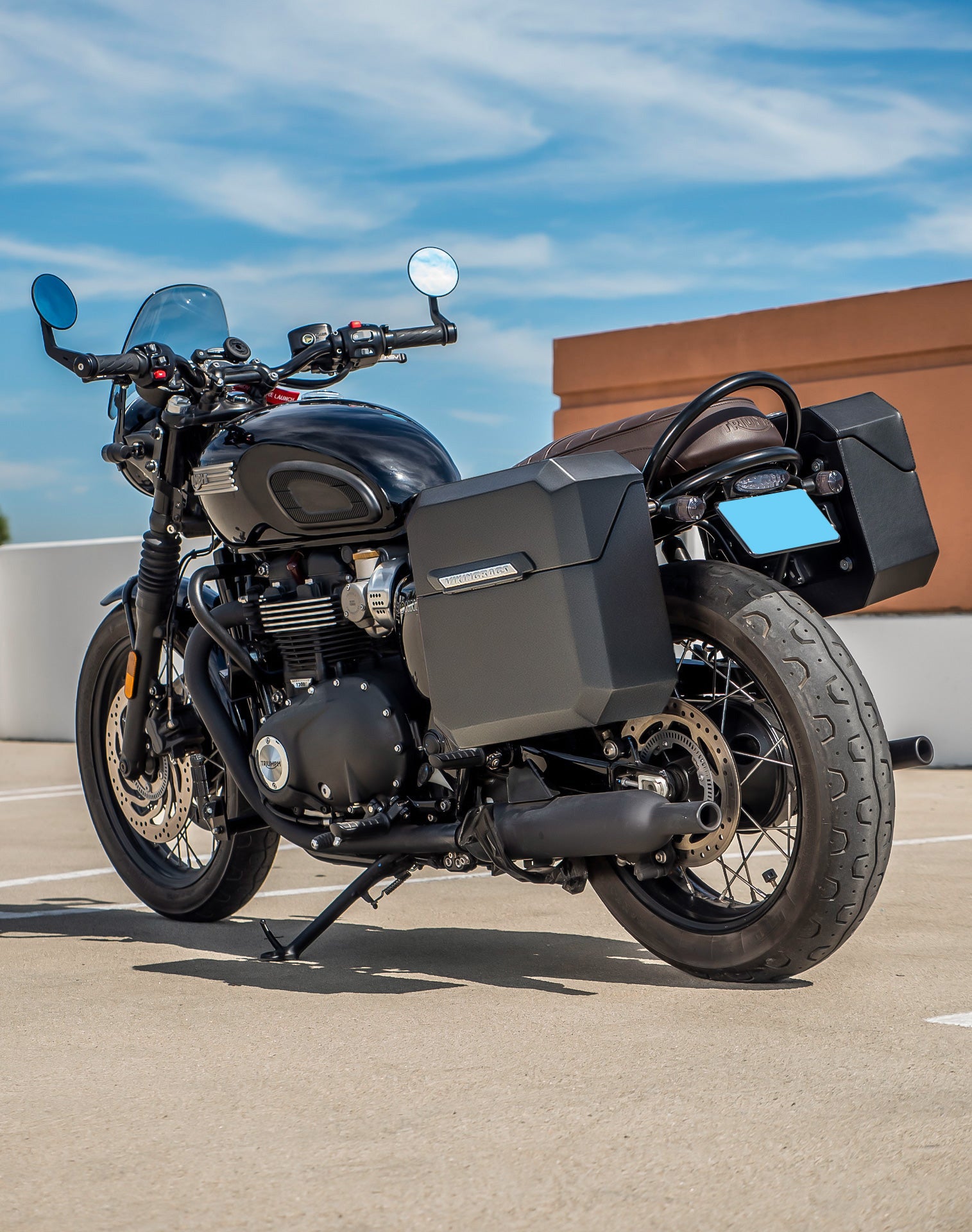 30L - Outlaw Quick-Mount Medium Triumph Bonneville T120 Matte Hard Saddlebags Lifestyle