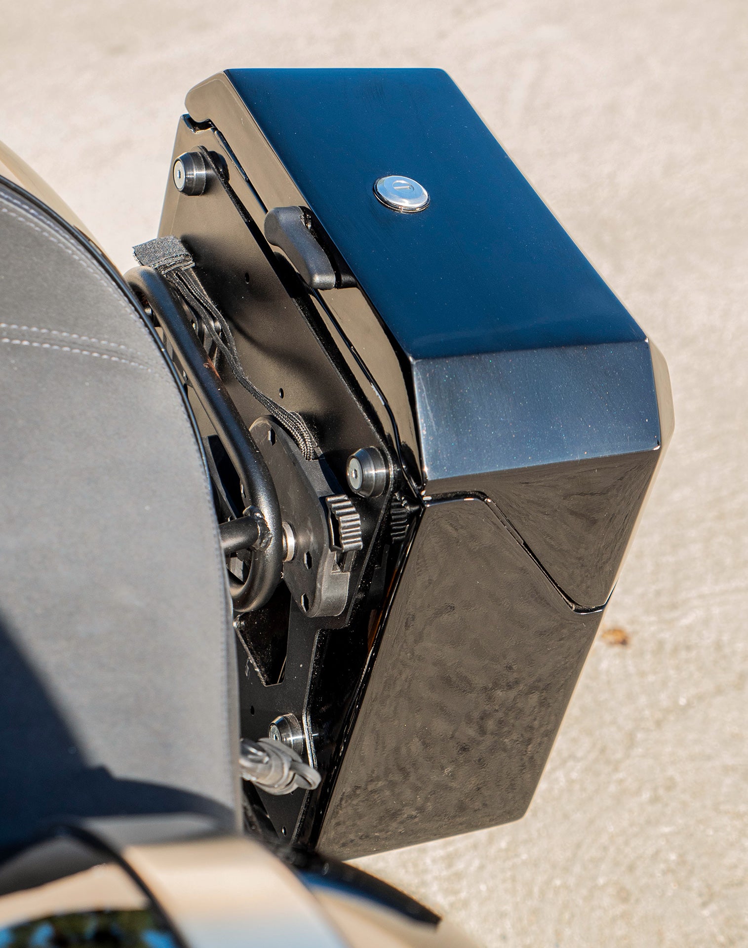 30L - Outlaw Quick Mount Medium Triumph Thruxton RS Painted Hard Saddlebags Life style 3