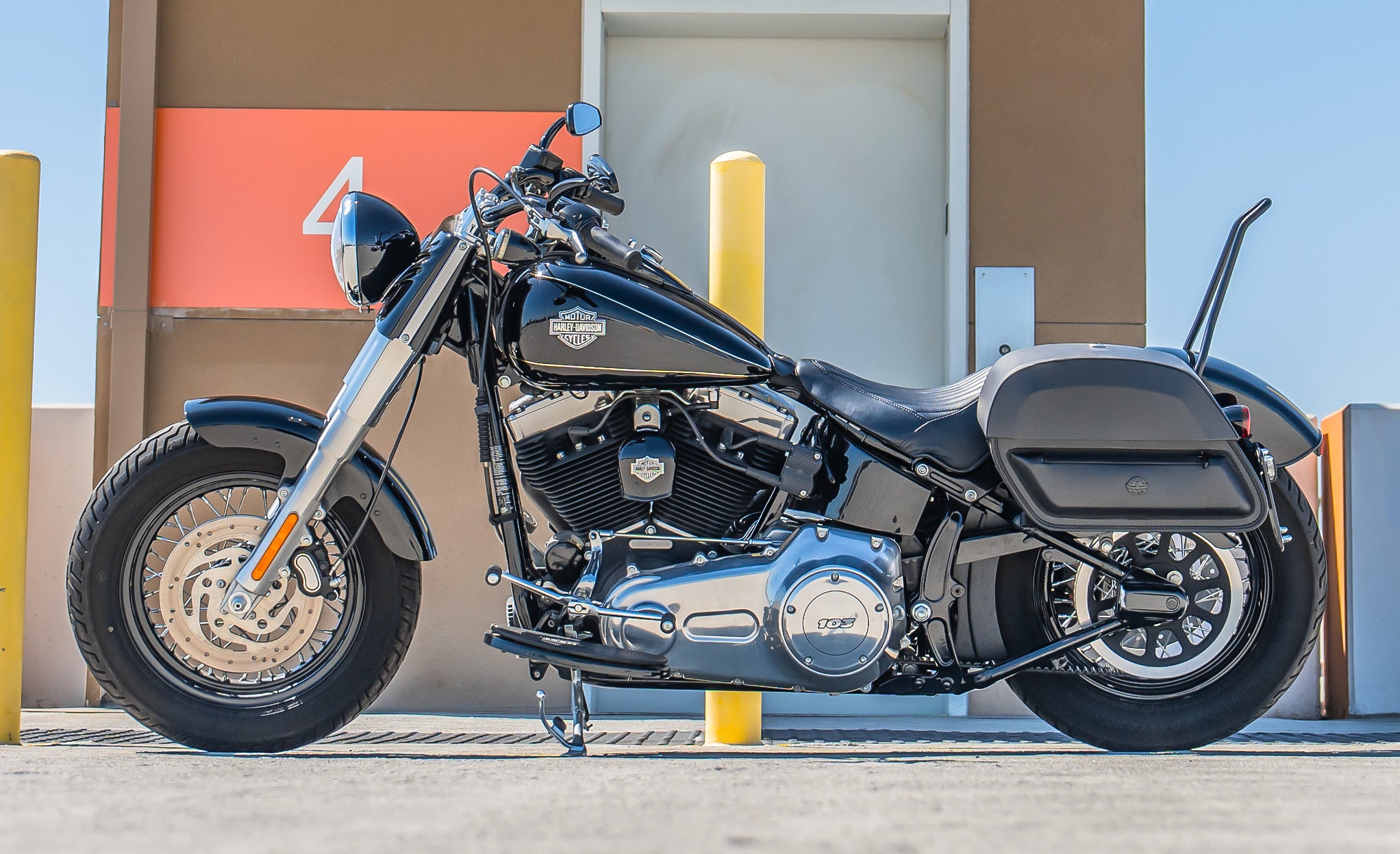 28L - Pantheon Quick-Mount Medium Harley Softail Slim FLS Motorcycle Saddlebags Life Style Photo @expand