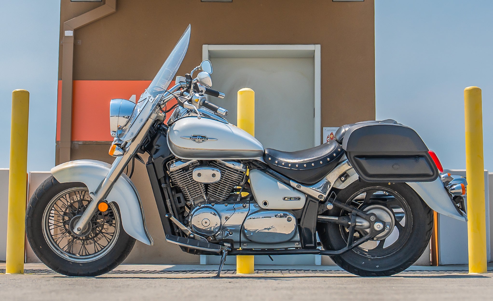 28L - Pantheon Medium Quick Mount Suzuki Boulevard C50 VL800 Motorcycle Saddlebags @expand