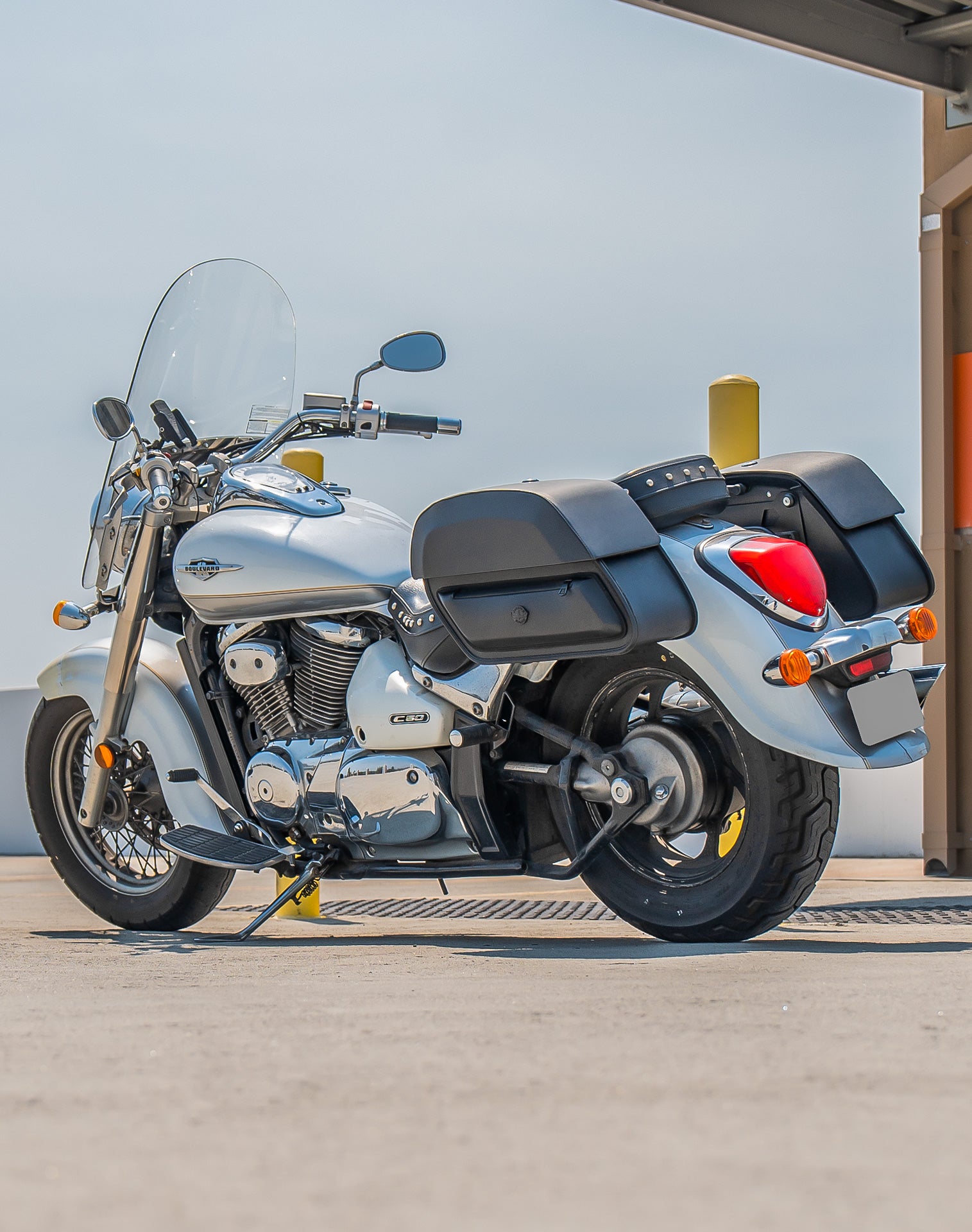 28L - Pantheon Medium Quick Mount Suzuki Boulevard C50 VL800 Motorcycle Saddlebags v1