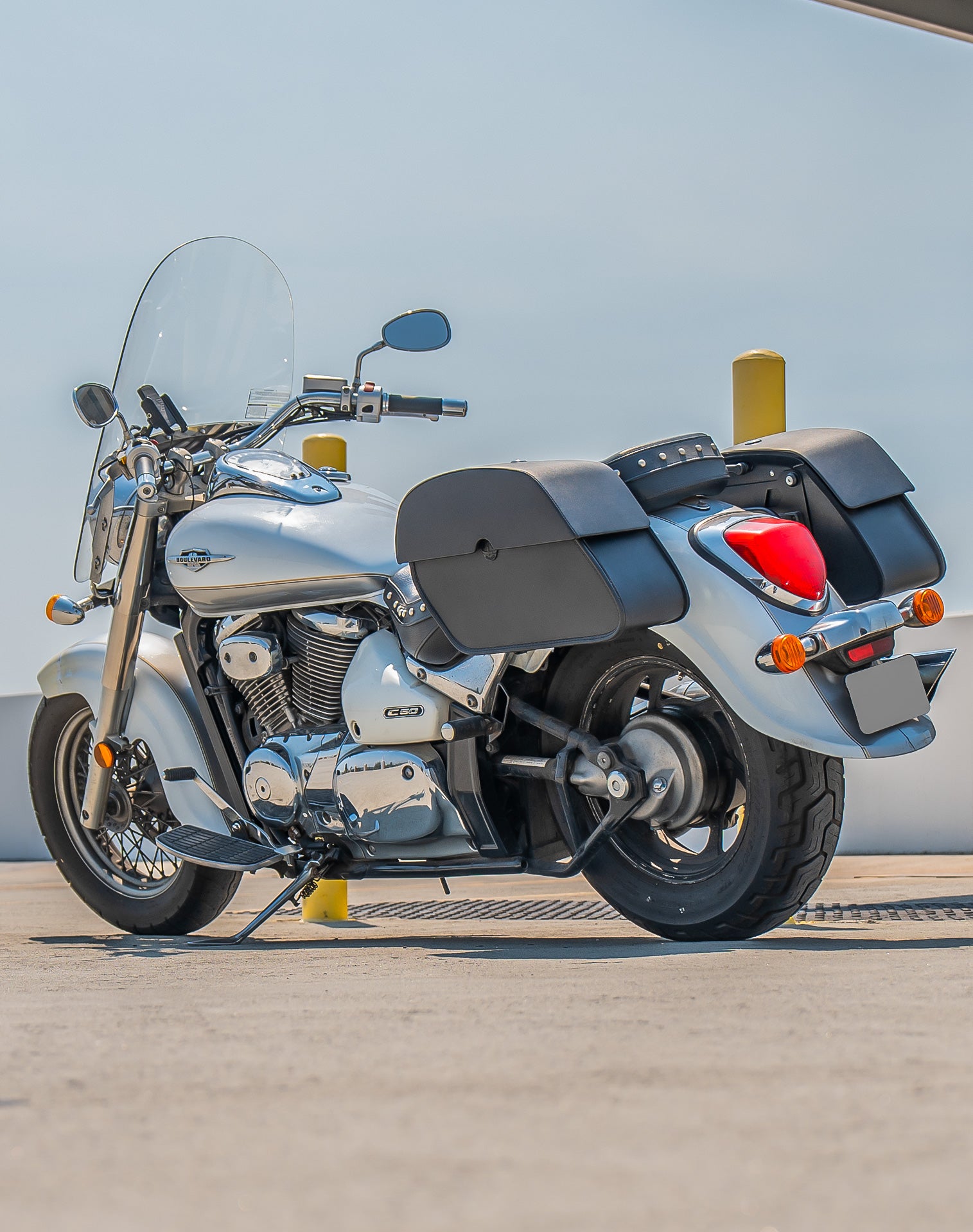 28L - Panzer Medium Quick Mount Suzuki Boulevard C50 VL800 Motorcycle Saddlebags v1