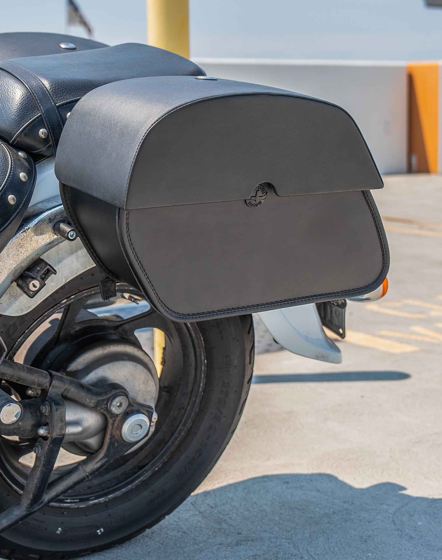 28L - Panzer Medium Quick Mount Suzuki Boulevard C50 VL800 Motorcycle Saddlebags v3