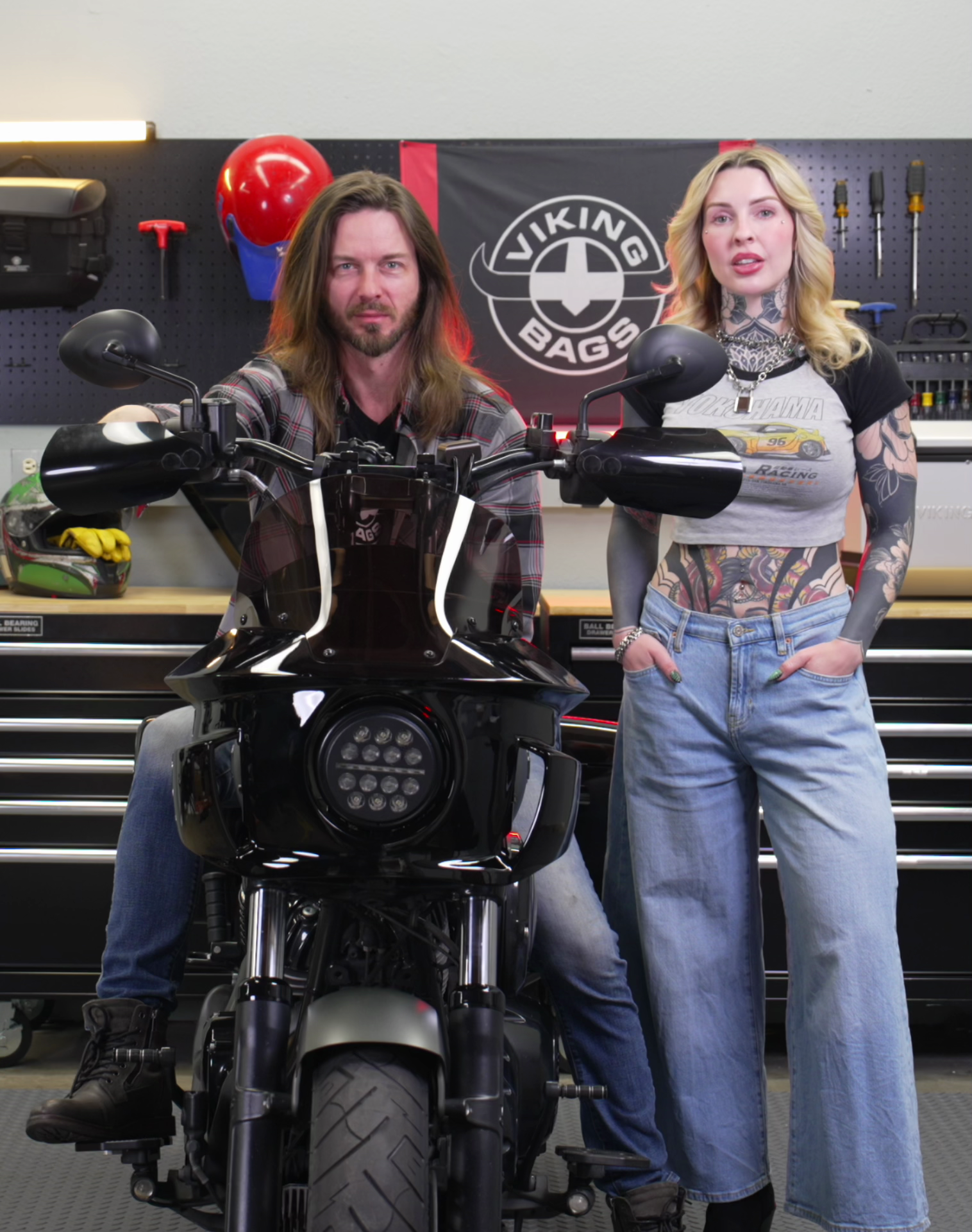 Viking Darkin Indian Chief Motorcycle Fairing Gloss Black Demo Video