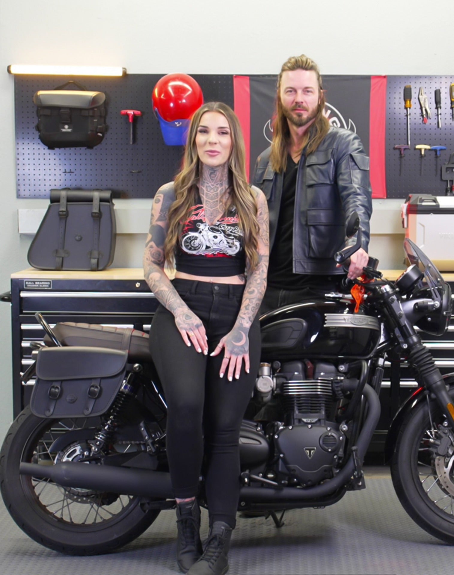 5L - Bront Triumph Bonneville Leather Motorcycle Solo Saddlebag Video