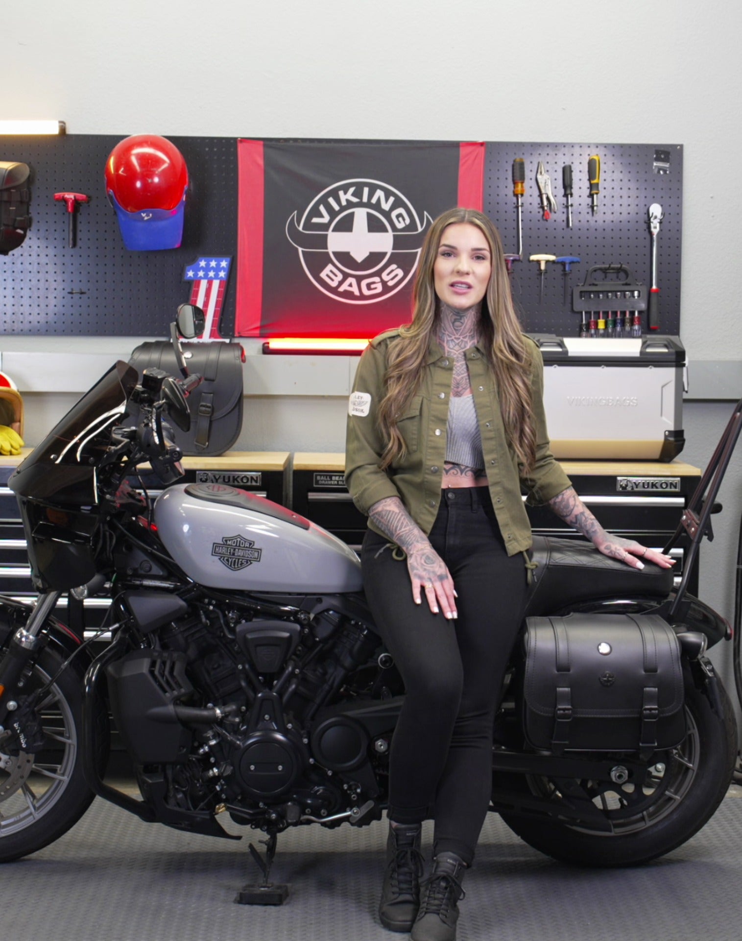 14L - Viper Medium Shock Cutout Harley Nightster RH975/S Leather Motorcycle Saddlebags Video