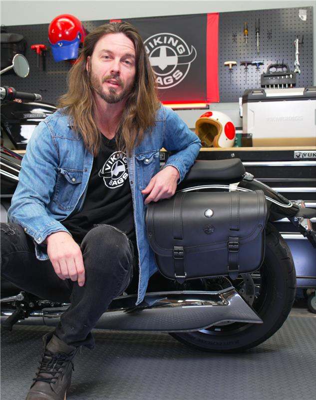 30L - Kronan Large BMW R18 Leather Saddlebags Demo Video