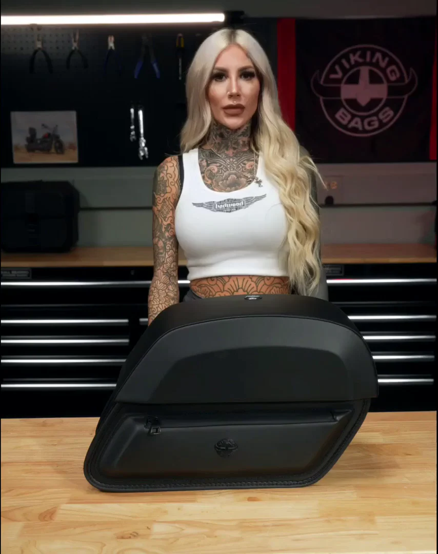 28L - Pantheon Quick-Mount Medium Indian Scout Bobber Motorcycle Saddlebags Video