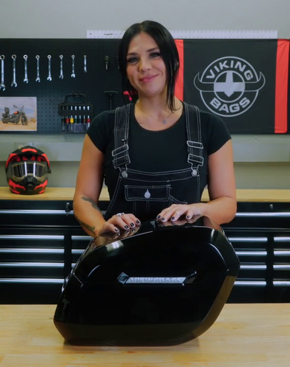 32L - Darkin Large Quick Mount Painted Hard Saddlebags for Harley Softail Slim FLSL Video