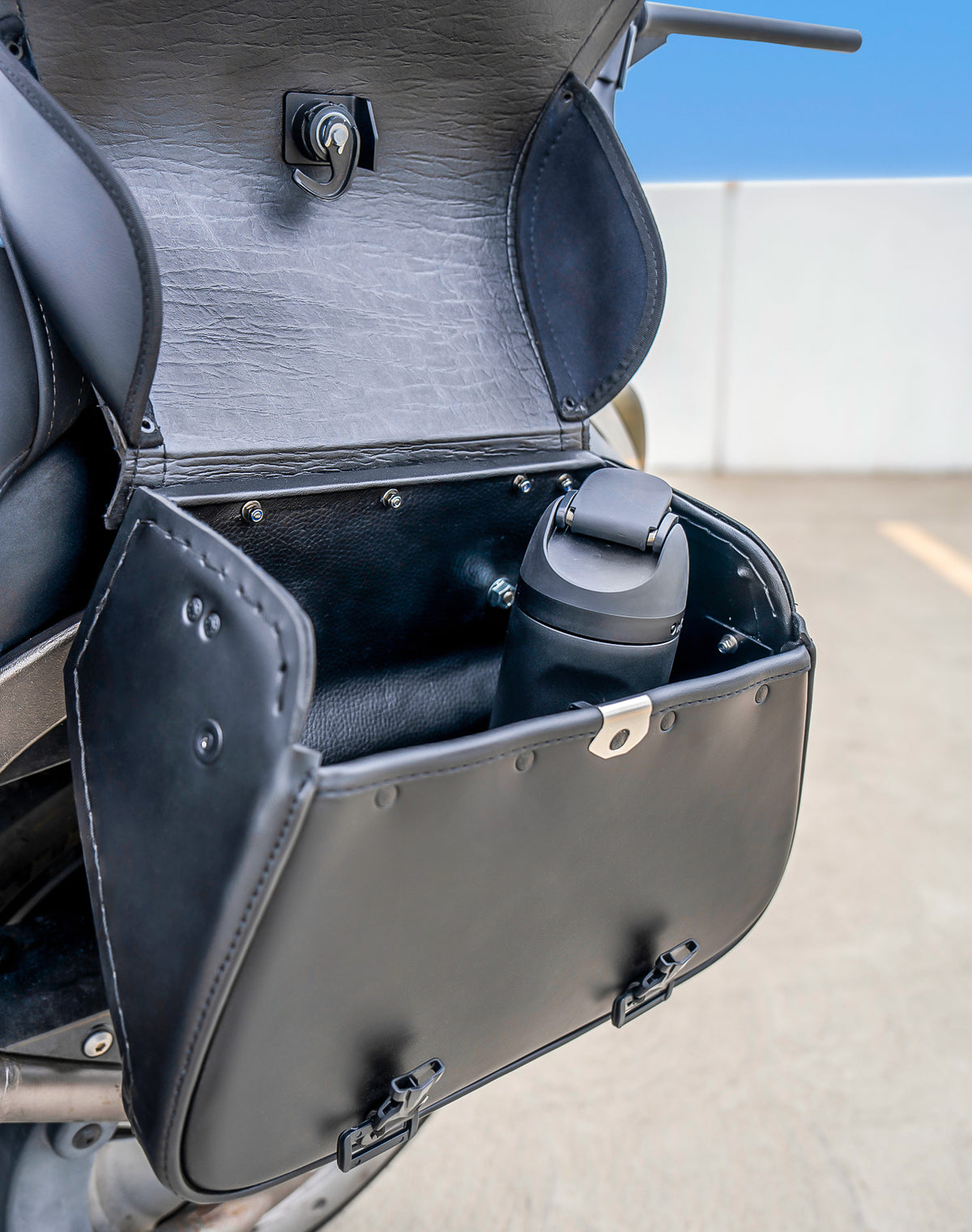 25L - SpiritBlade Medium Kawasaki Vulcan 900 Custom Motorcycle Leather Saddlebags Vertical Lifestyle 