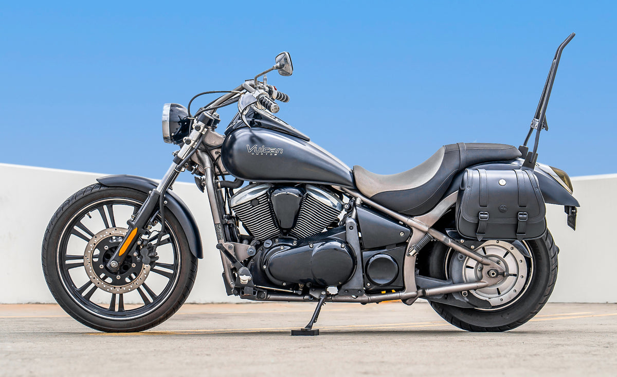 25L - SpiritBlade Medium Kawasaki Vulcan 900 Custom Motorcycle Leather Saddlebags Lifestyle @expand