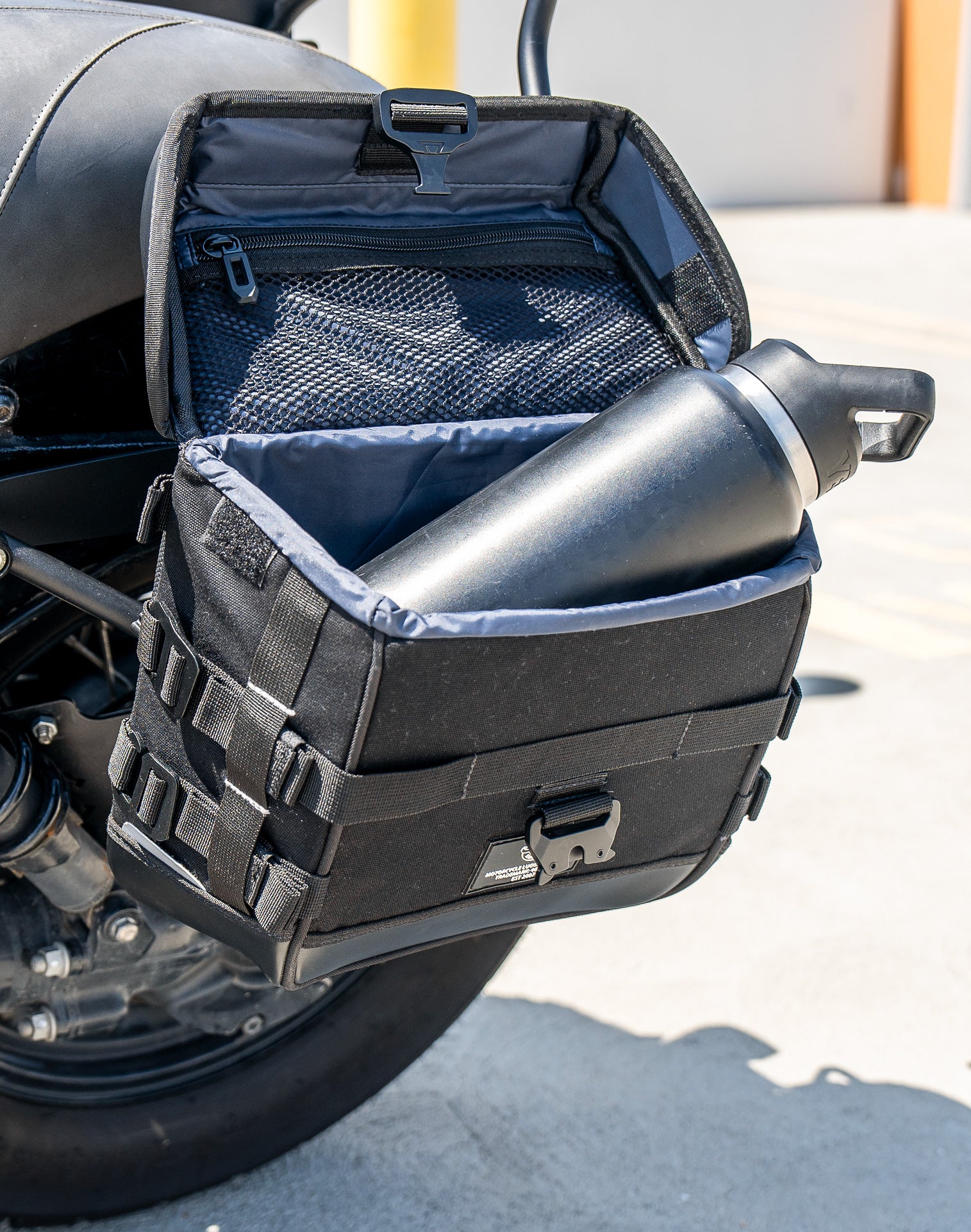 20L - Incognito Quick-Mount Small Honda Shadow 750 Phantom Saddlebags Life style 4