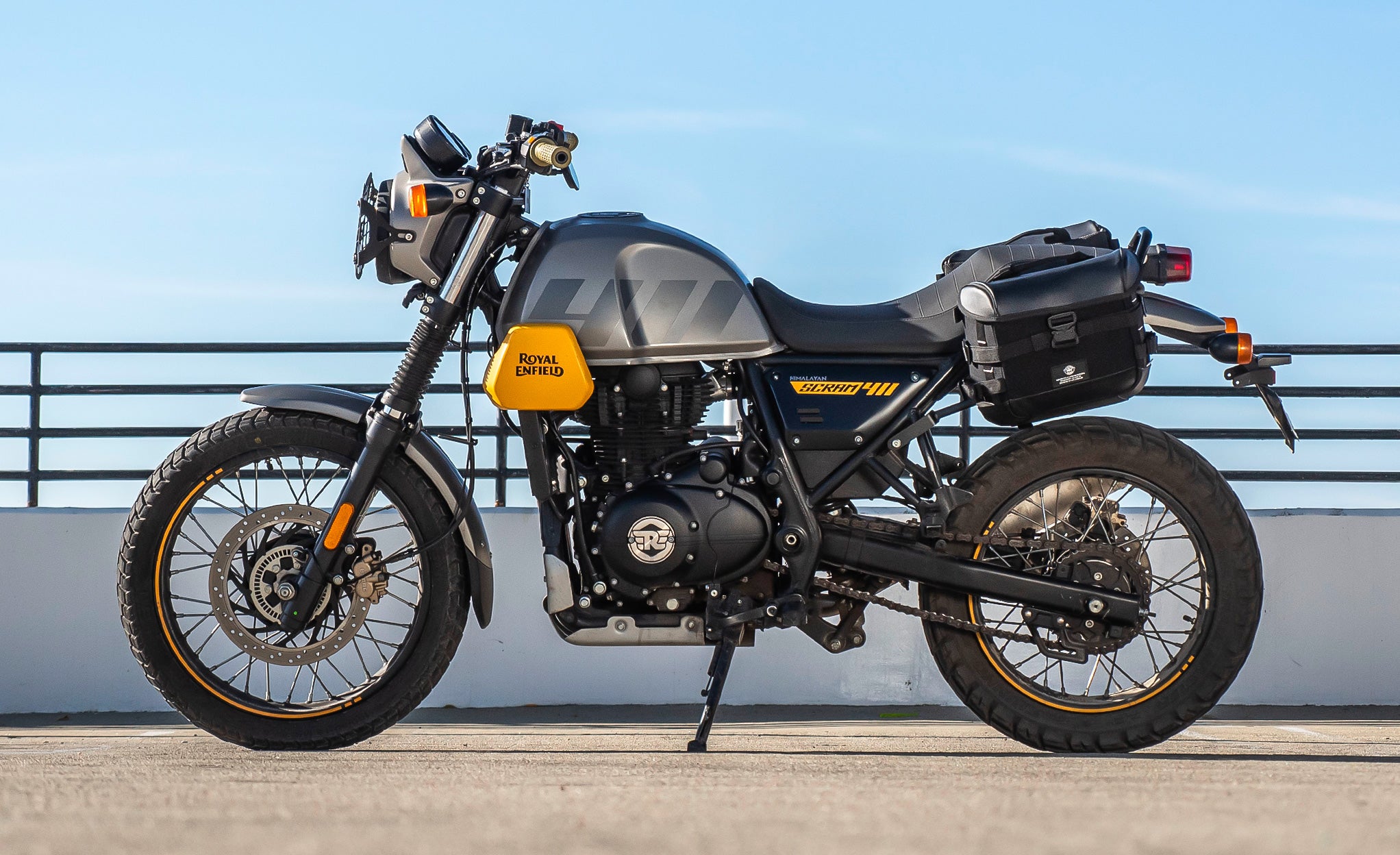 20L - Incognito Quick-Mount Small Royal Enfield Scram 411 Saddlebags Life Style Photo @expand