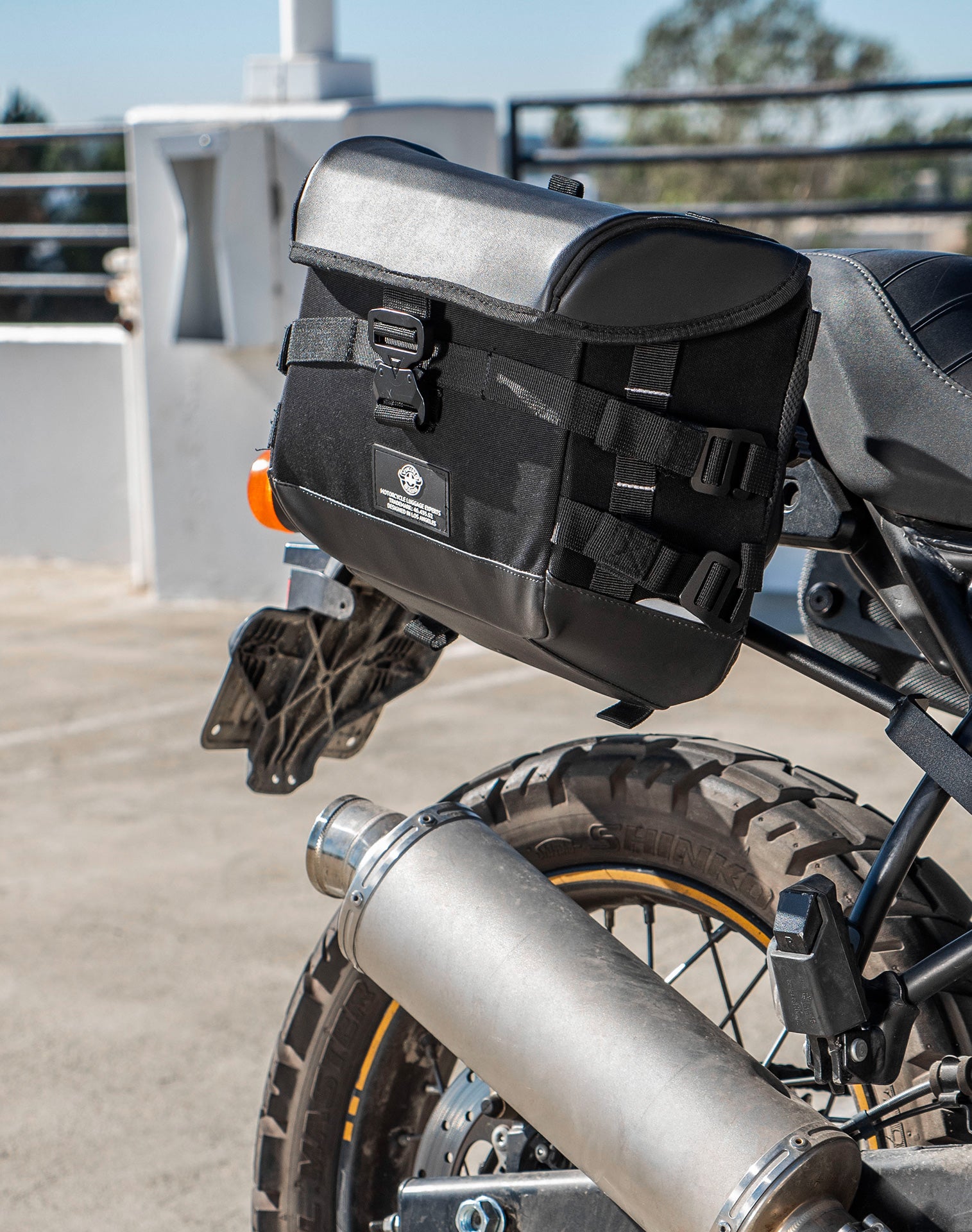 20L - Incognito Quick-Mount Small Royal Enfield Scram 411 Saddlebags Life style 3