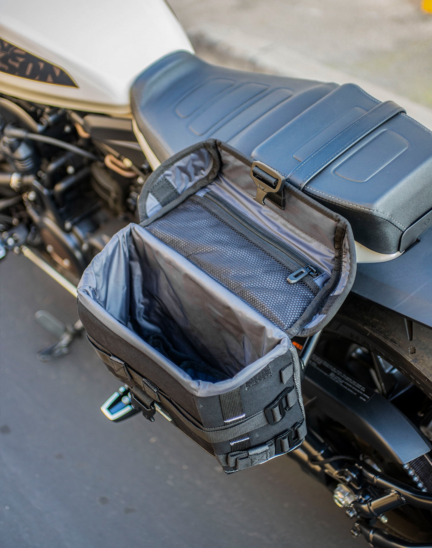 10L - Incognito Quick Mount Small Solo Saddlebag (Left Only) for Harley Sportster S (RH1250S) RA1