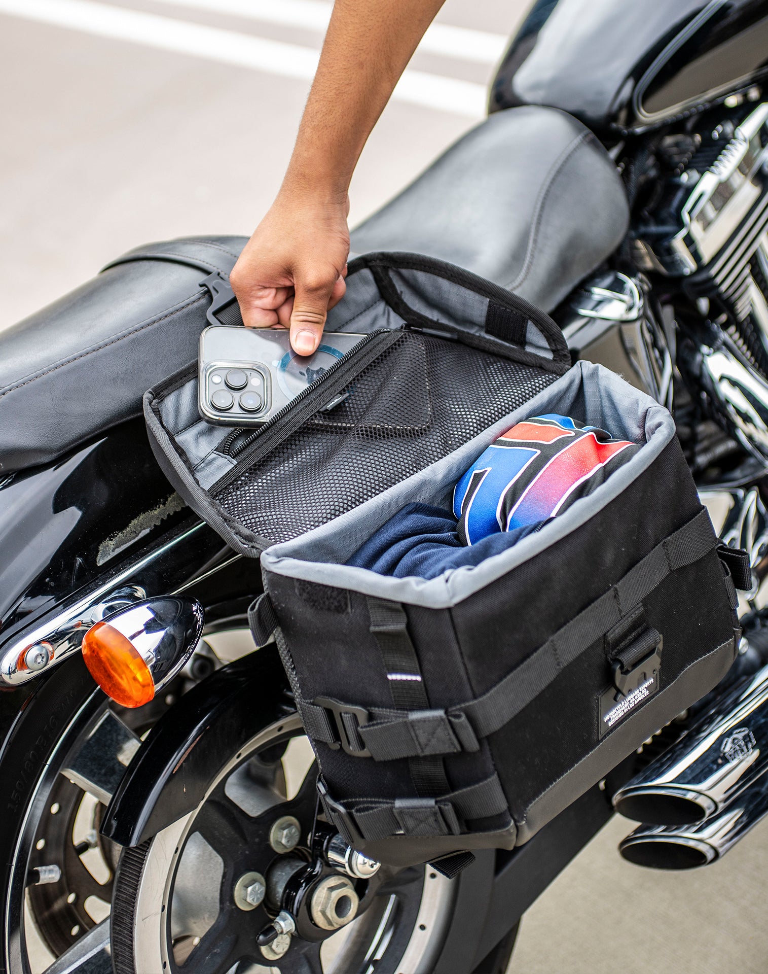 10L - Incognito Quick Mount Small Solo Motorcycle Saddlebag (Right Only) for Harley Sportster 1200 Custom XL1200C/XLH1200C/XL50