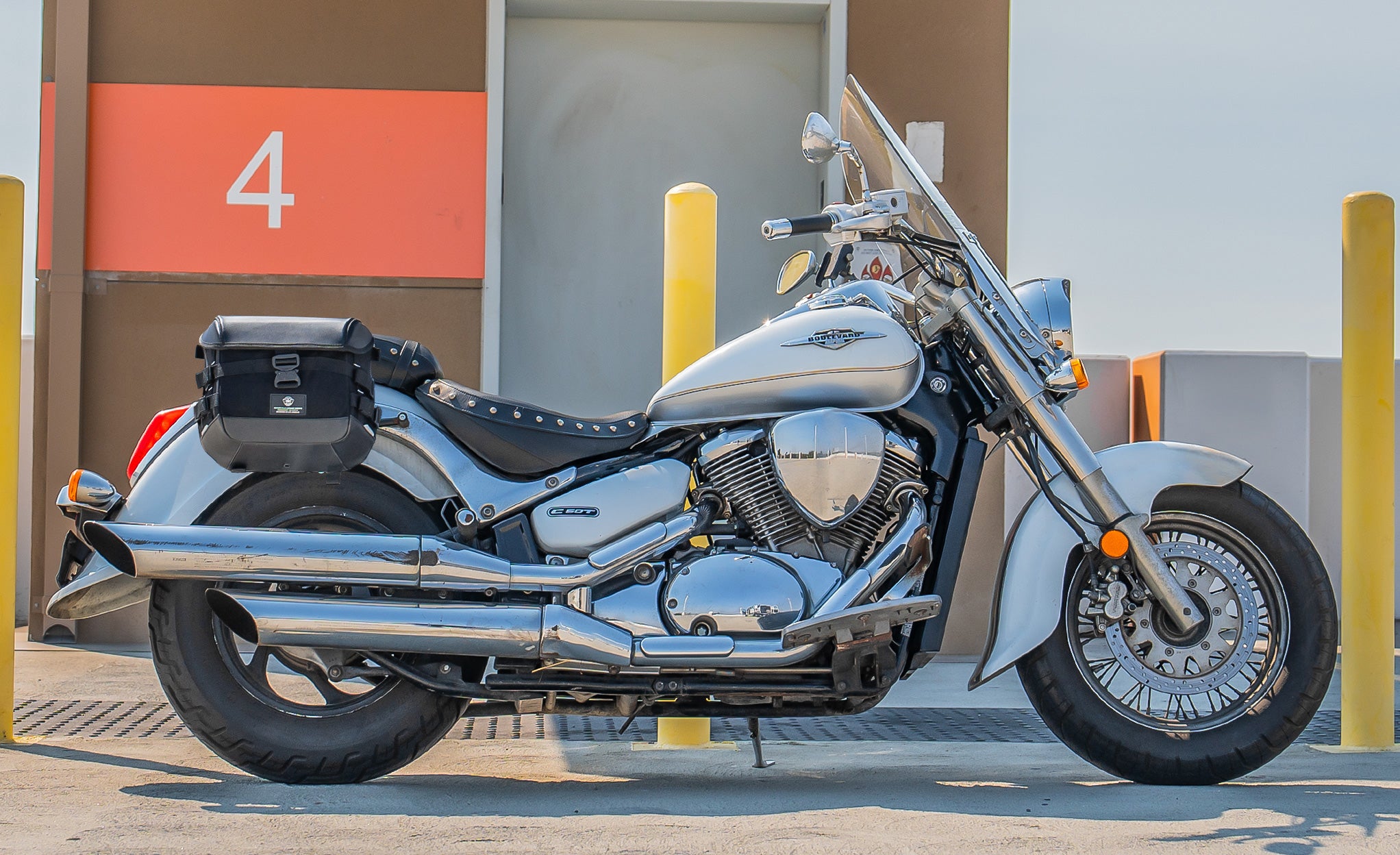 10L - Incognito Quick Mount Small Suzuki Boulevard C50 VL800 Solo Saddlebag (Right Only) @expand