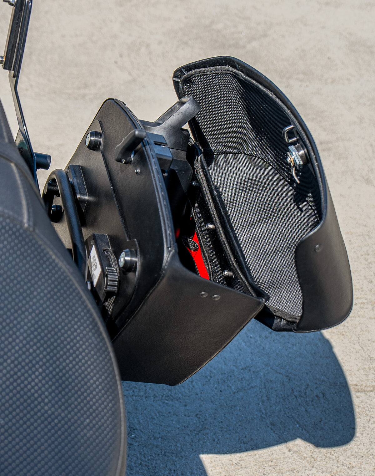 12L - Stormclad Quick Mount Medium Kawasaki Vulcan 900 Custom Hard Solo Saddlebag (Left Only)
