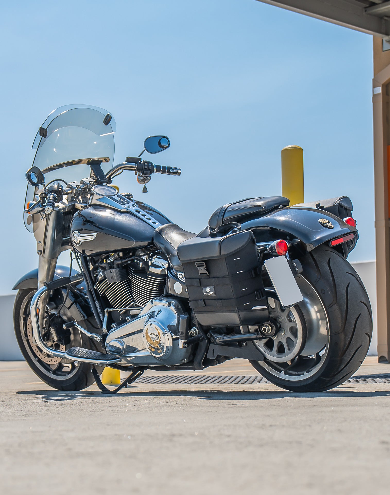 15L - Incognito Quick Mount Medium Harley Softail Fat Boy FLFB/S Solo Saddlebag (Left Only) v1