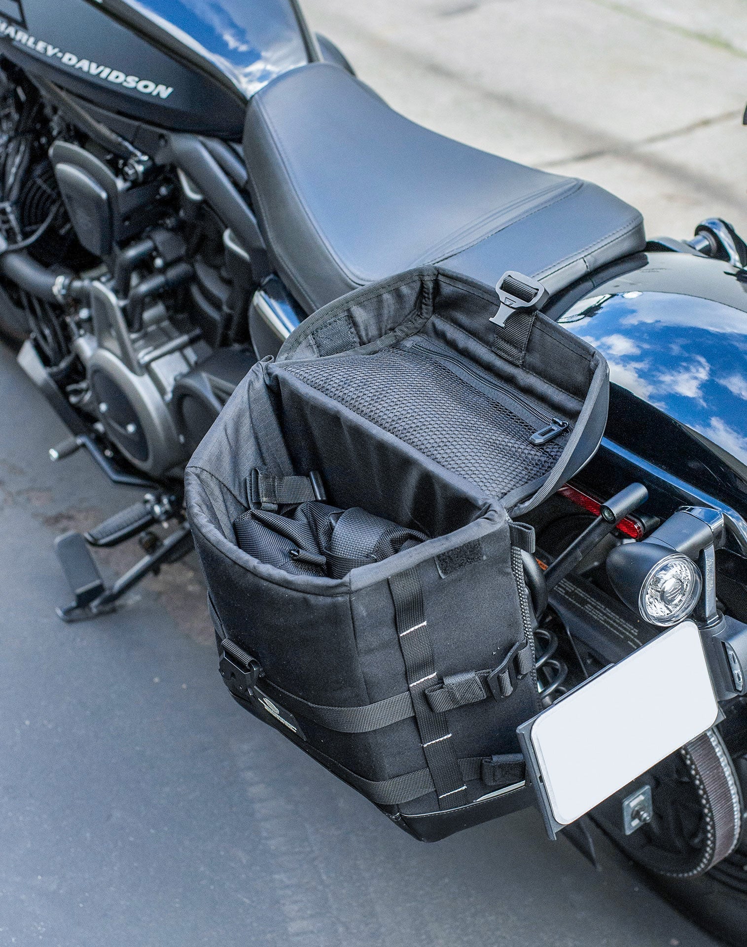 15L - Incognito Quick Mount Medium Harley Sportster Nightster RH975/S Solo Saddlebag (Left Only)