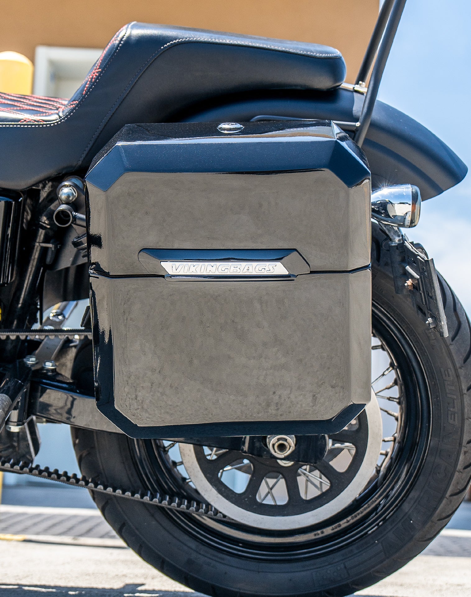 15L - Outlaw Quick Mount Medium Harley Dyna Street Bob FXDB Painted Hard Solo Saddlebag (Left Only) v2