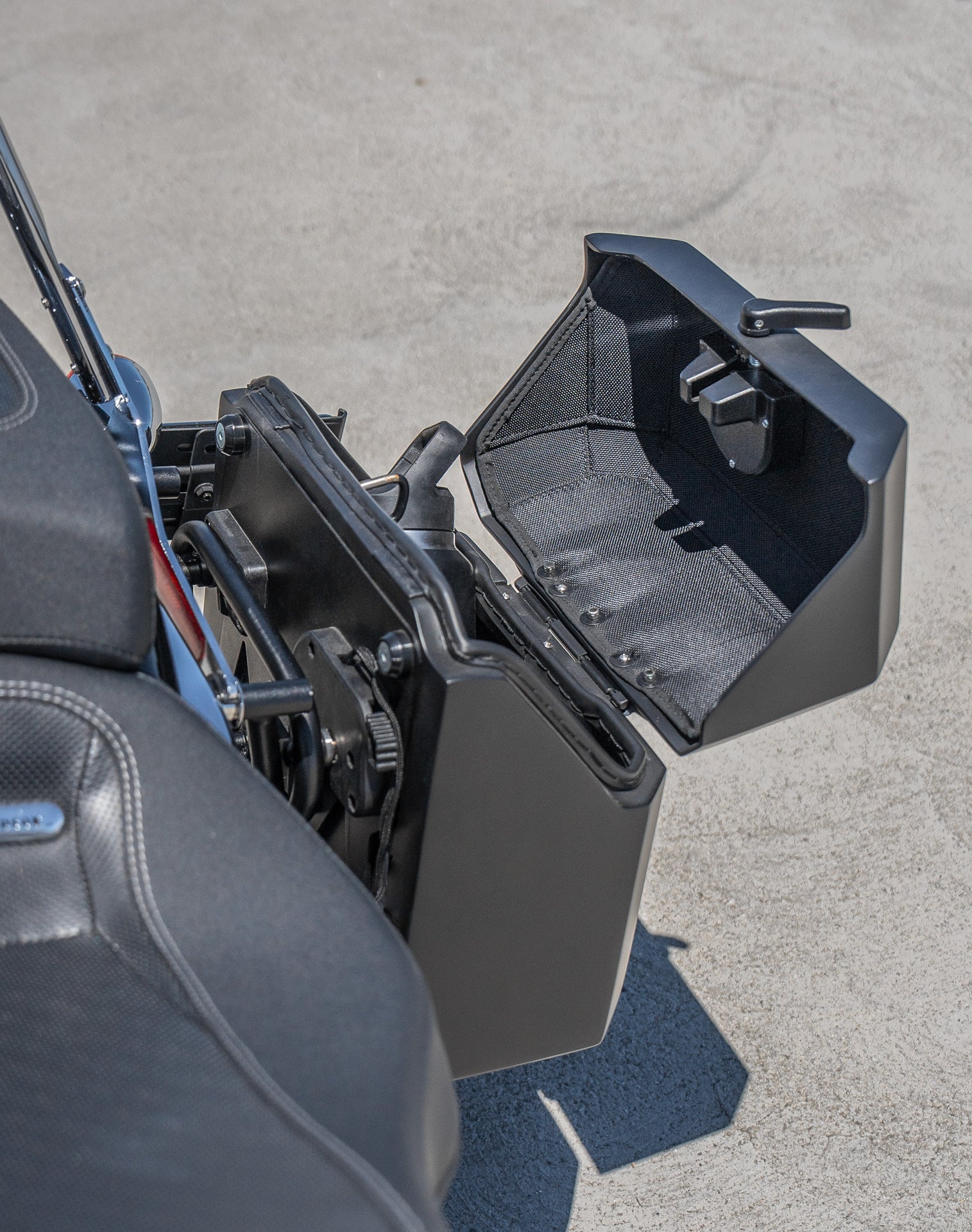 15L - Outlaw Quick Mount Medium Harley Softail Breakout FXBR/S Matte Hard Solo Saddlebag (Left Only) Lifestyle