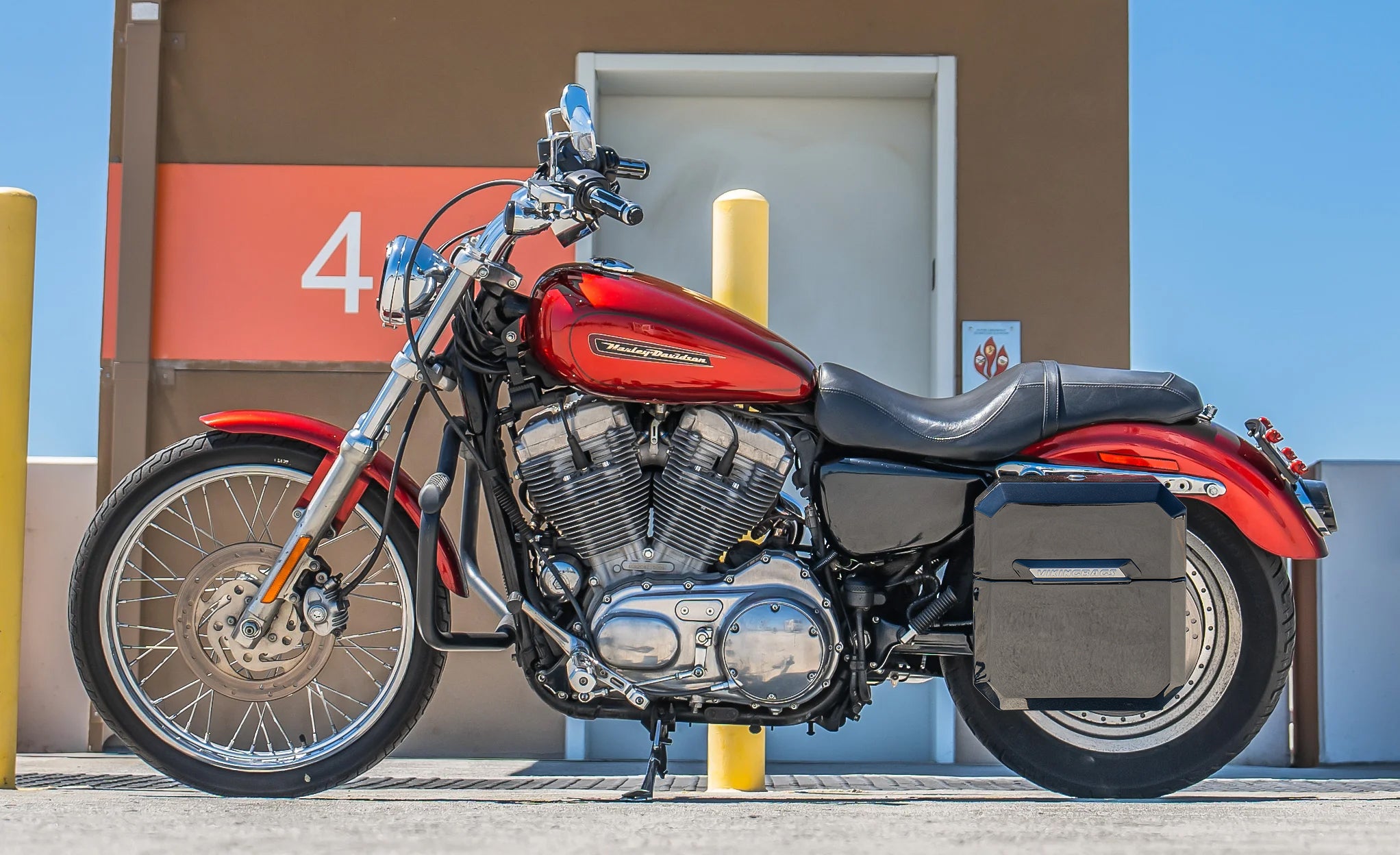 15L - Outlaw Quick Mount Medium Harley Sportster 883 Custom XL883C Painted Hard Solo Saddlebag (Left Only) @expand