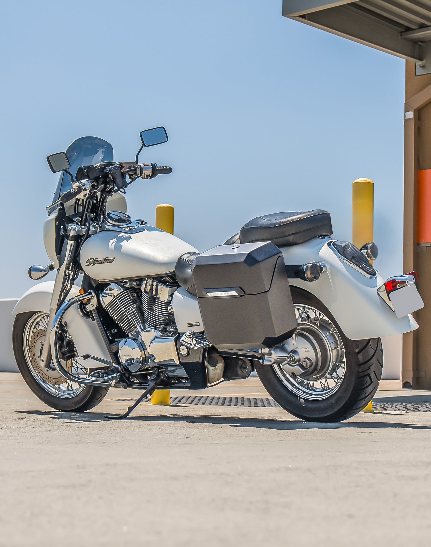 15L - Outlaw Quick Mount Medium Honda 750 Shadow Aero Matte Hard Solo Saddlebag (Left Only) Lifestyle