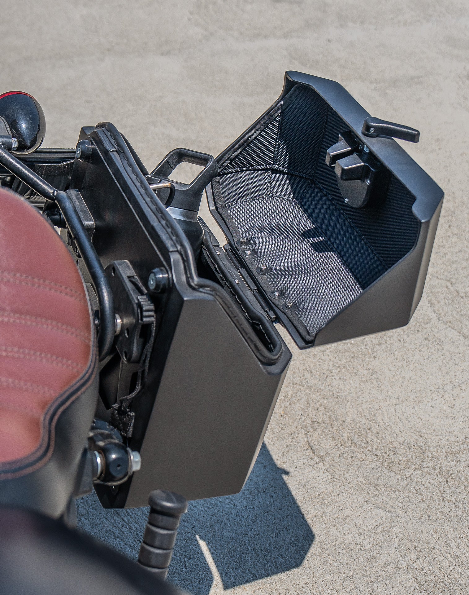 15L - Outlaw Quick Mount Medium Indian Scout Rogue Matte Hard Solo Saddlebag (Left Only) v4