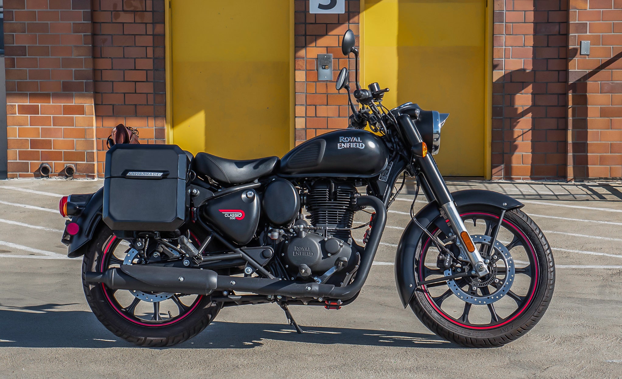 Viking 15L Outlaw Medium Royal Enfield Classic 350 Hard Painted