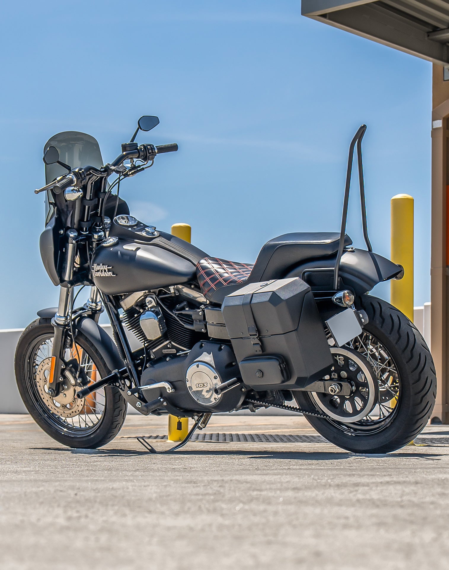 15L - Outlaw Quick Mount Medium Harley Dyna Street Bob FXDB Hard Solo Saddlebag (Left Only) Lifestyle