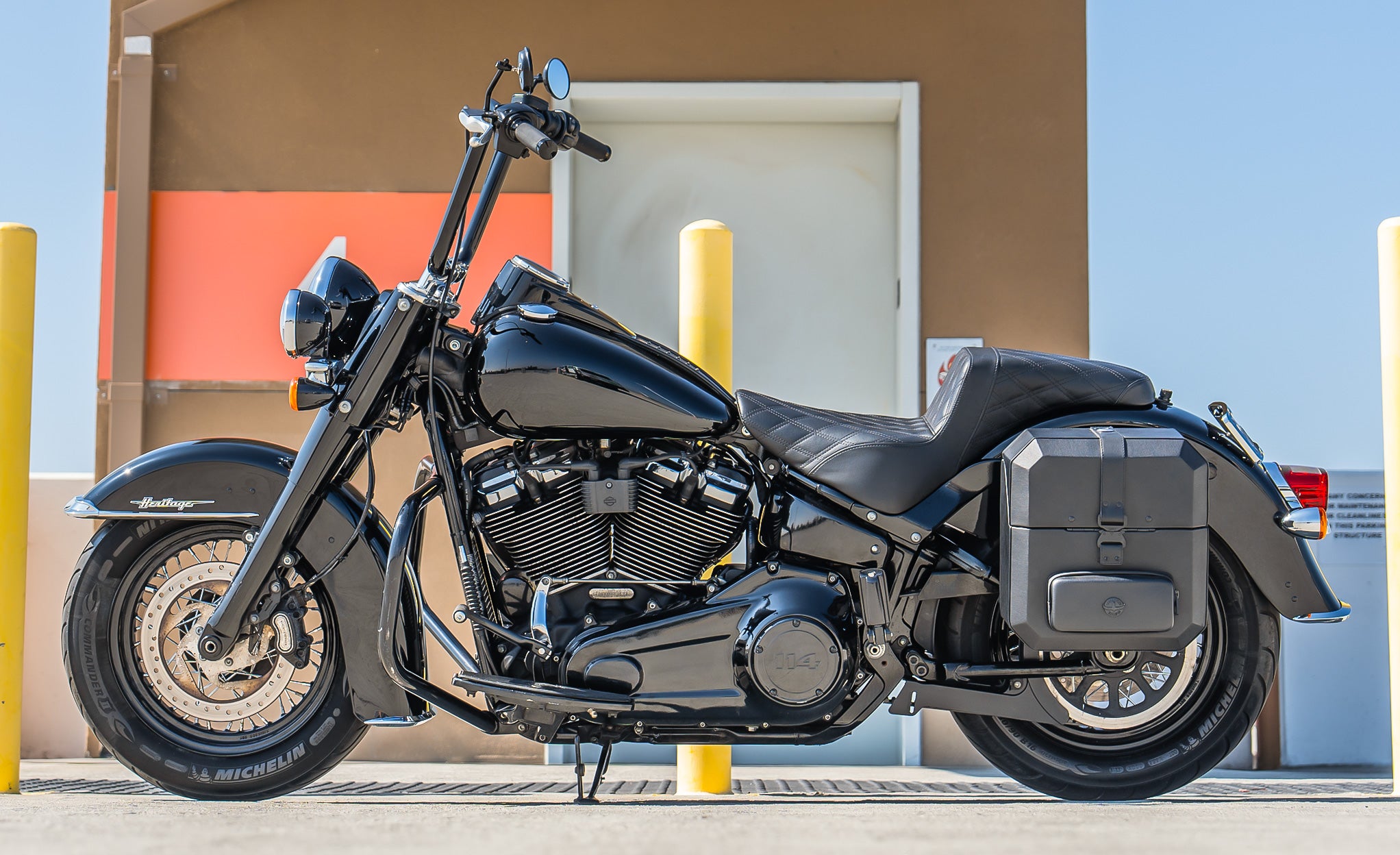 15L - Outlaw Quick Mount Medium Harley Softail Heritage FLHC/S Hard Solo Saddlebag (Left Only) Lifestyle @expand