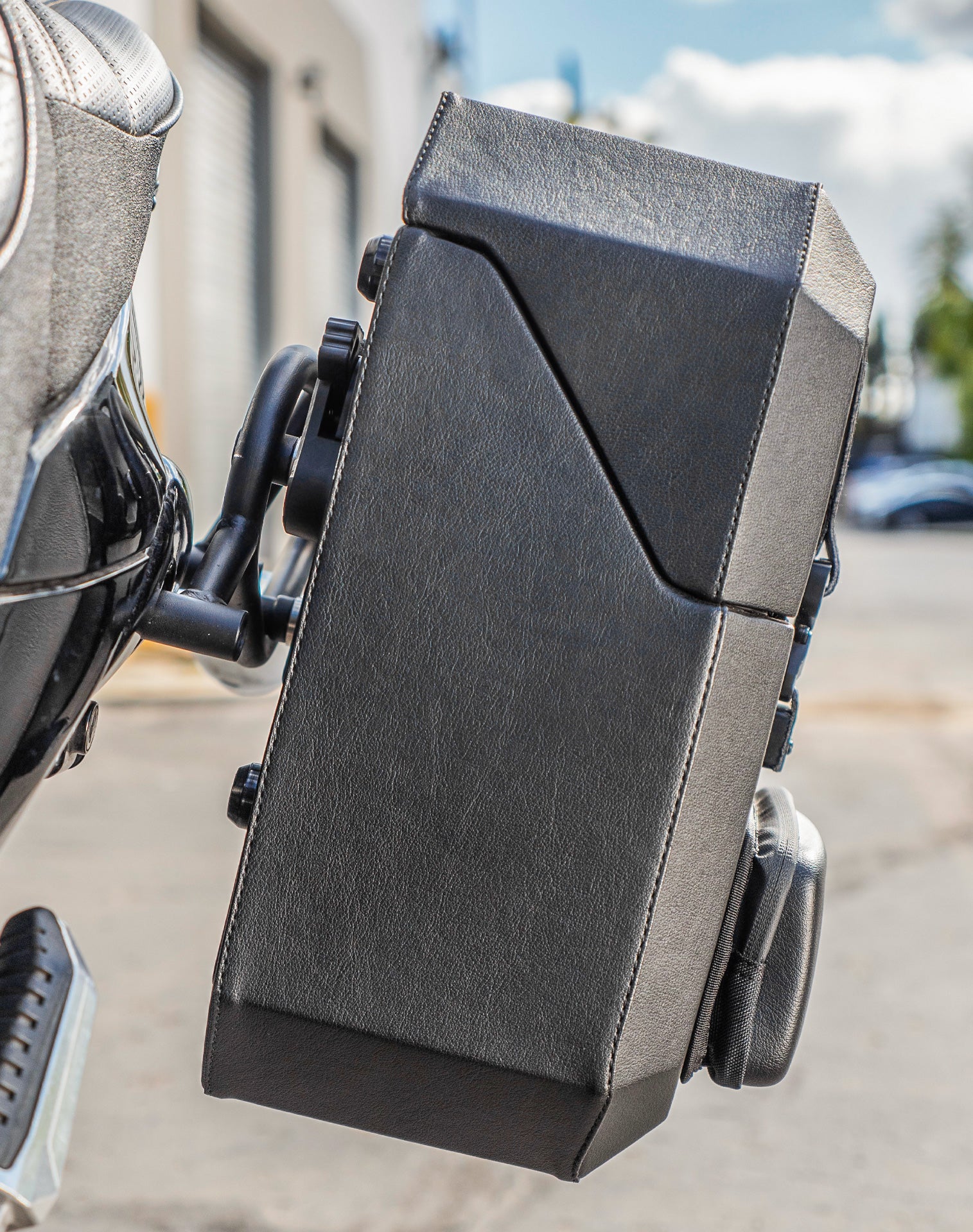 15L - Outlaw Quick Mount Medium Harley Softail Low Rider ST Hard Solo Saddlebag (Left Only) v3