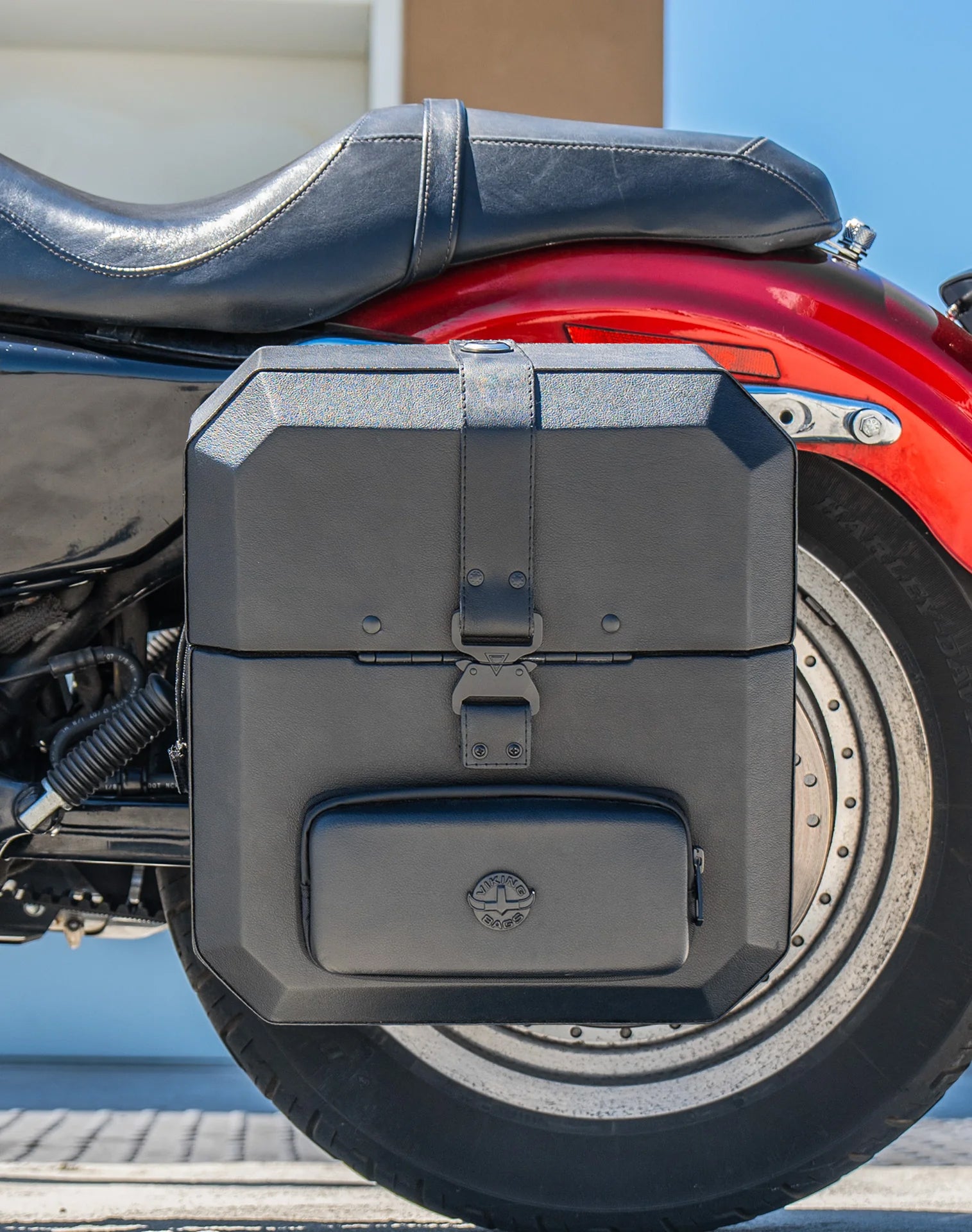 15L - Outlaw Quick Mount Medium Harley Sportster 883 Custom XL883C Hard Solo Saddlebag (Left Only) Lifestyle