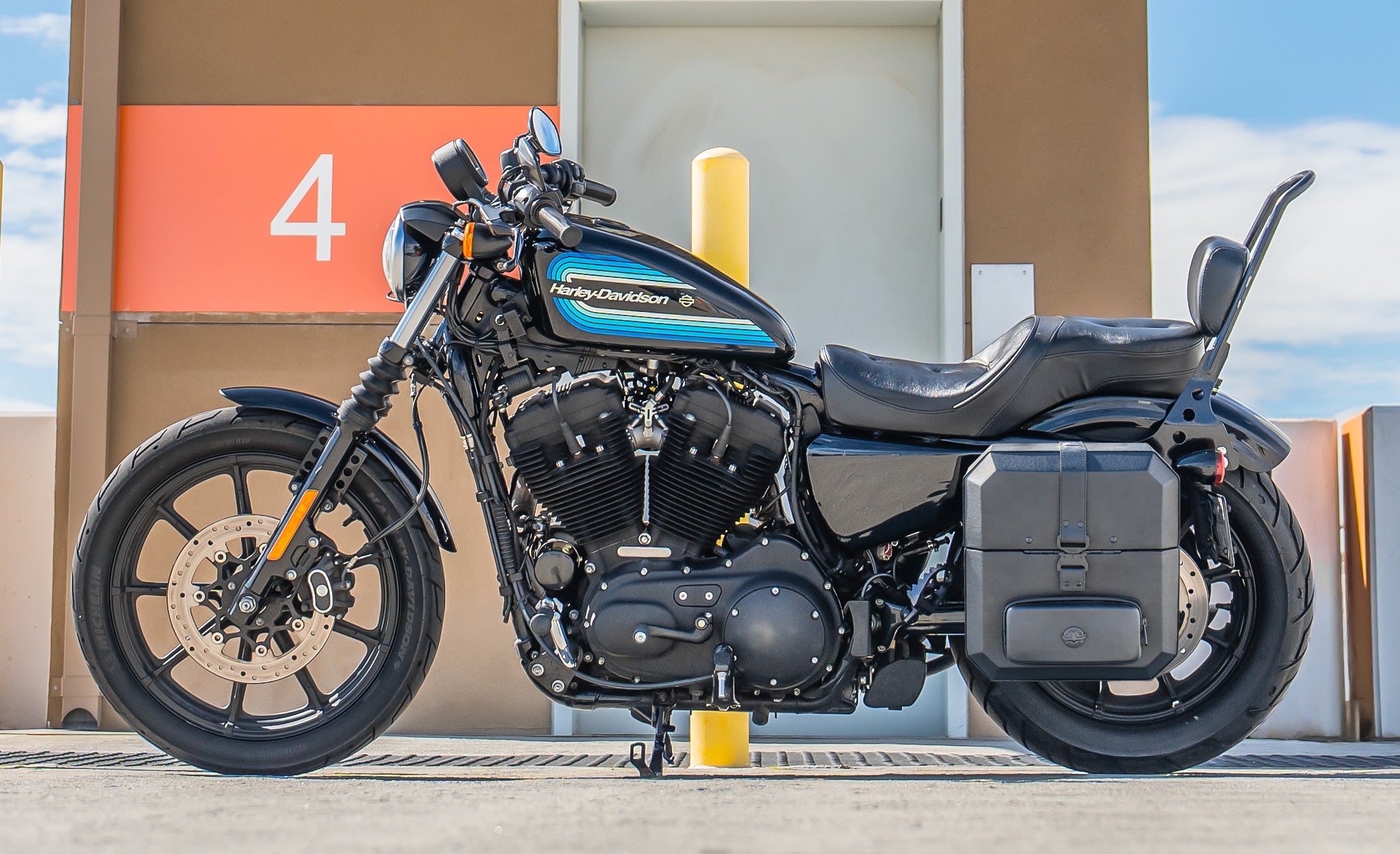 15L - Outlaw Quick Mount Medium Harley Sportster Iron 1200 Hard Solo Saddlebag (Left Only) Lifestyle Lifestyle @expand