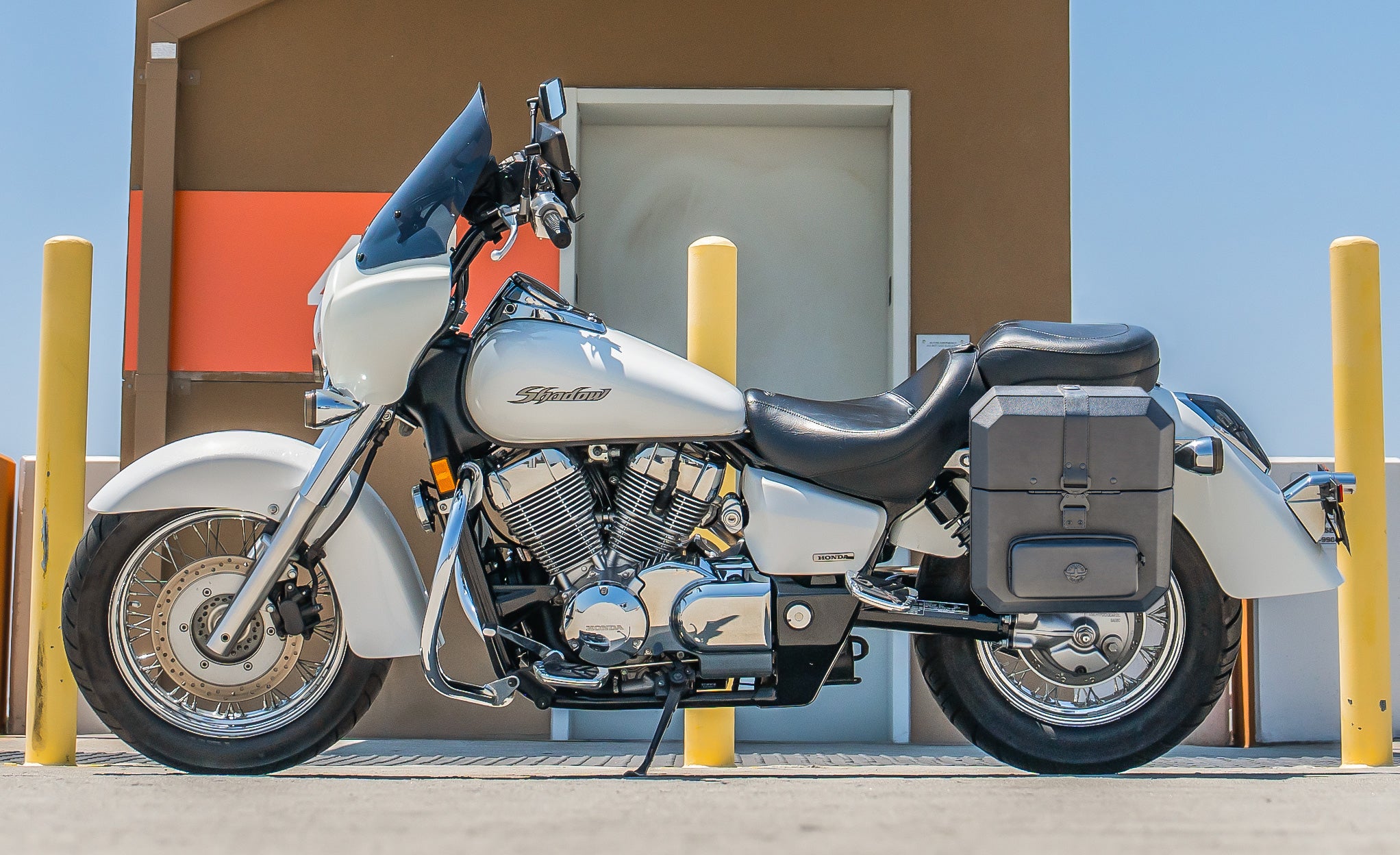 15L - Outlaw Quick Mount Medium Honda 750 Shadow Aero Hard Solo Saddlebag (Left Only) Lifestyle @expand