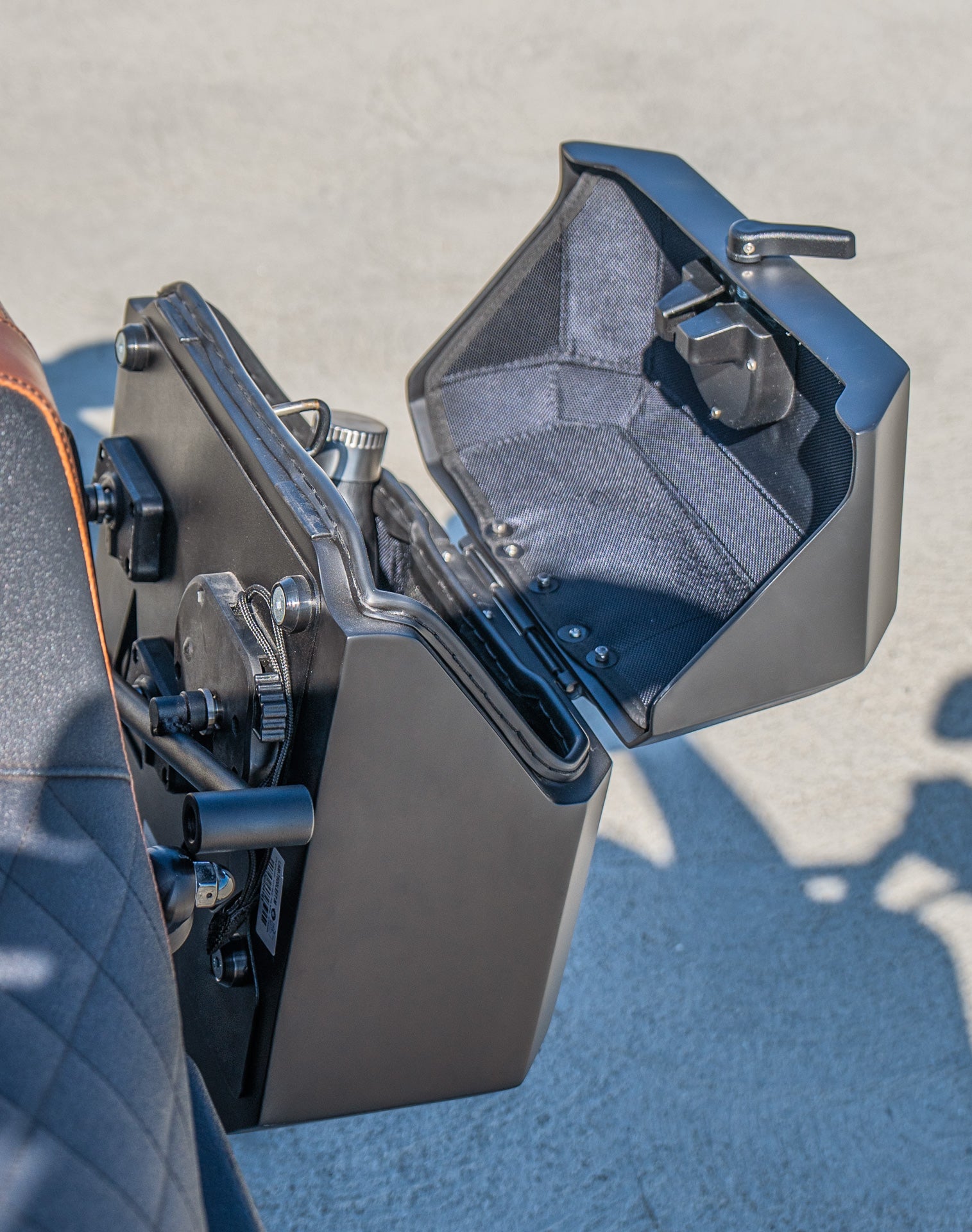 15L - Outlaw Quick Mount Medium Matte Hard Solo Saddlebag (Left Only) for Harley Dyna Super Glide Custom FXDC/I Lifestyle