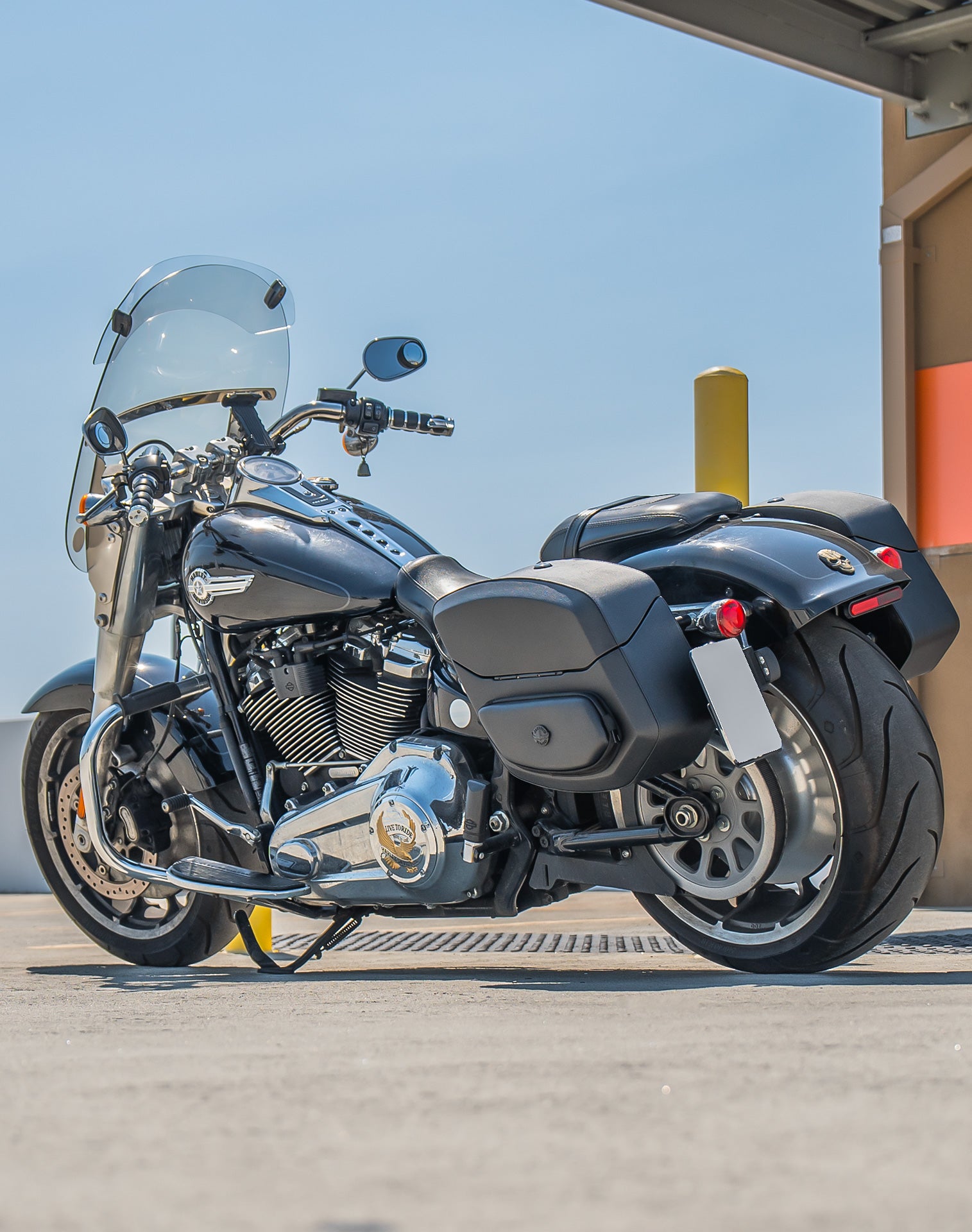 12L - Ironclad Quick Mount Medium Harley Softail Fat Boy FLFB/S Hard Solo Saddlebag (Left Only) Life style 1