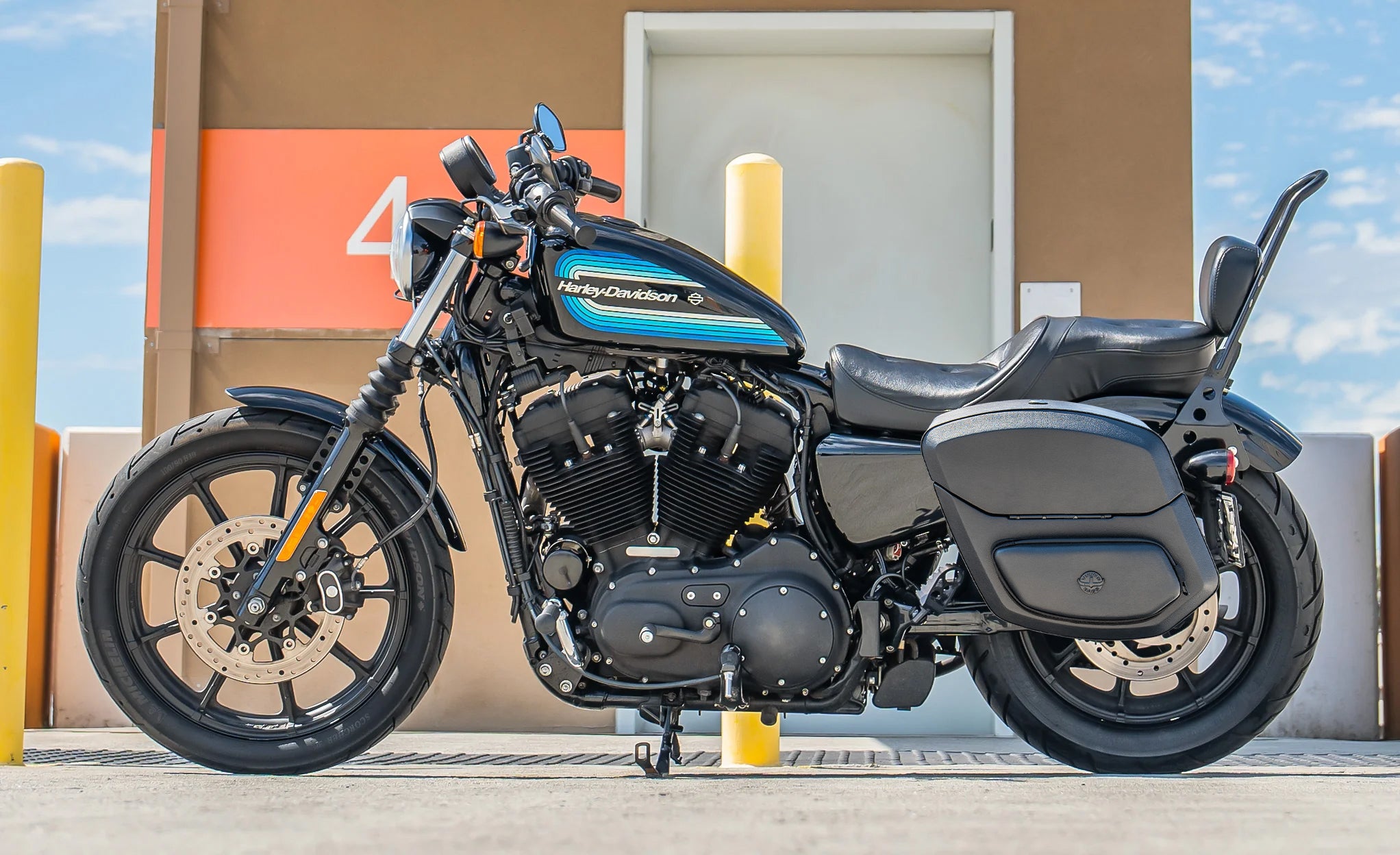 12L - Ironclad Quick Mount Medium Harley Sportster Iron 1200 Hard Solo Saddlebag (Left Only) Lifestyle @expand