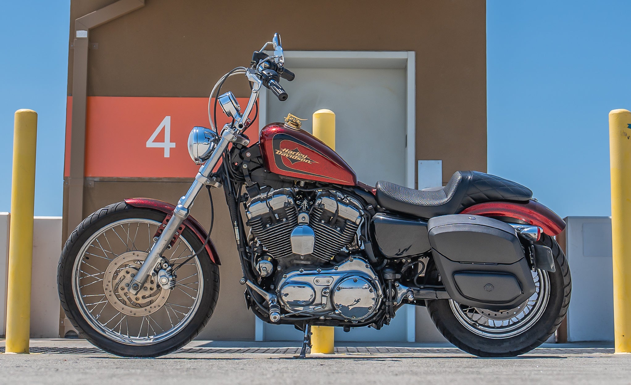12L - Ironclad Quick Mount Medium Harley Sportster Seventy Two 72 Hard Solo Saddlebag (Left Only) @expand